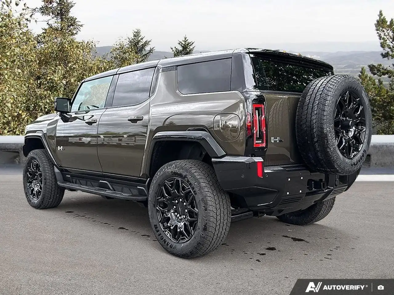 GMC HUMMER EV SUV снимка GMC HUMMER EV SUV