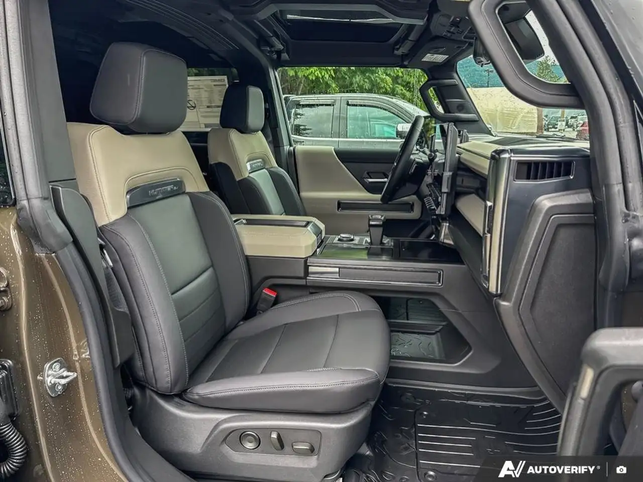 GMC HUMMER EV SUV снимка GMC HUMMER EV SUV