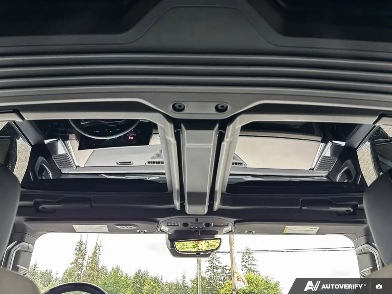 GMC HUMMER EV SUV снимка GMC HUMMER EV SUV
