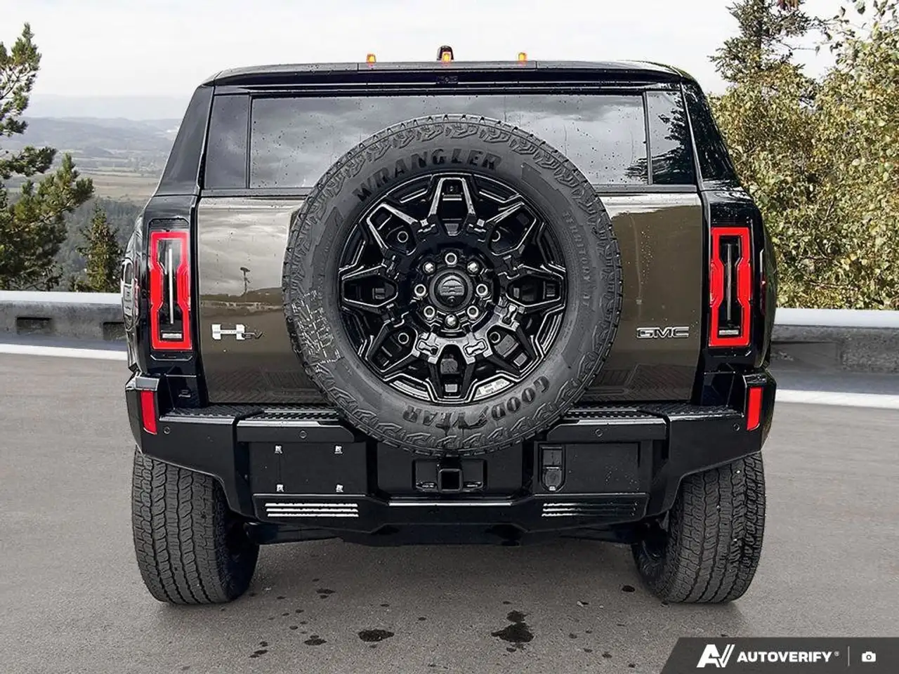 GMC HUMMER EV SUV снимка GMC HUMMER EV SUV