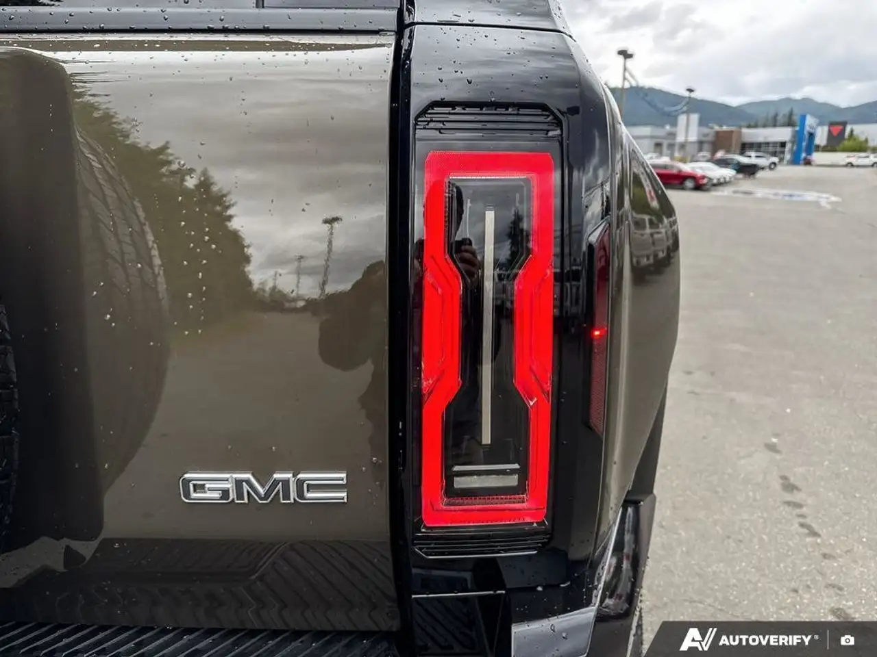 GMC HUMMER EV SUV снимка GMC HUMMER EV SUV