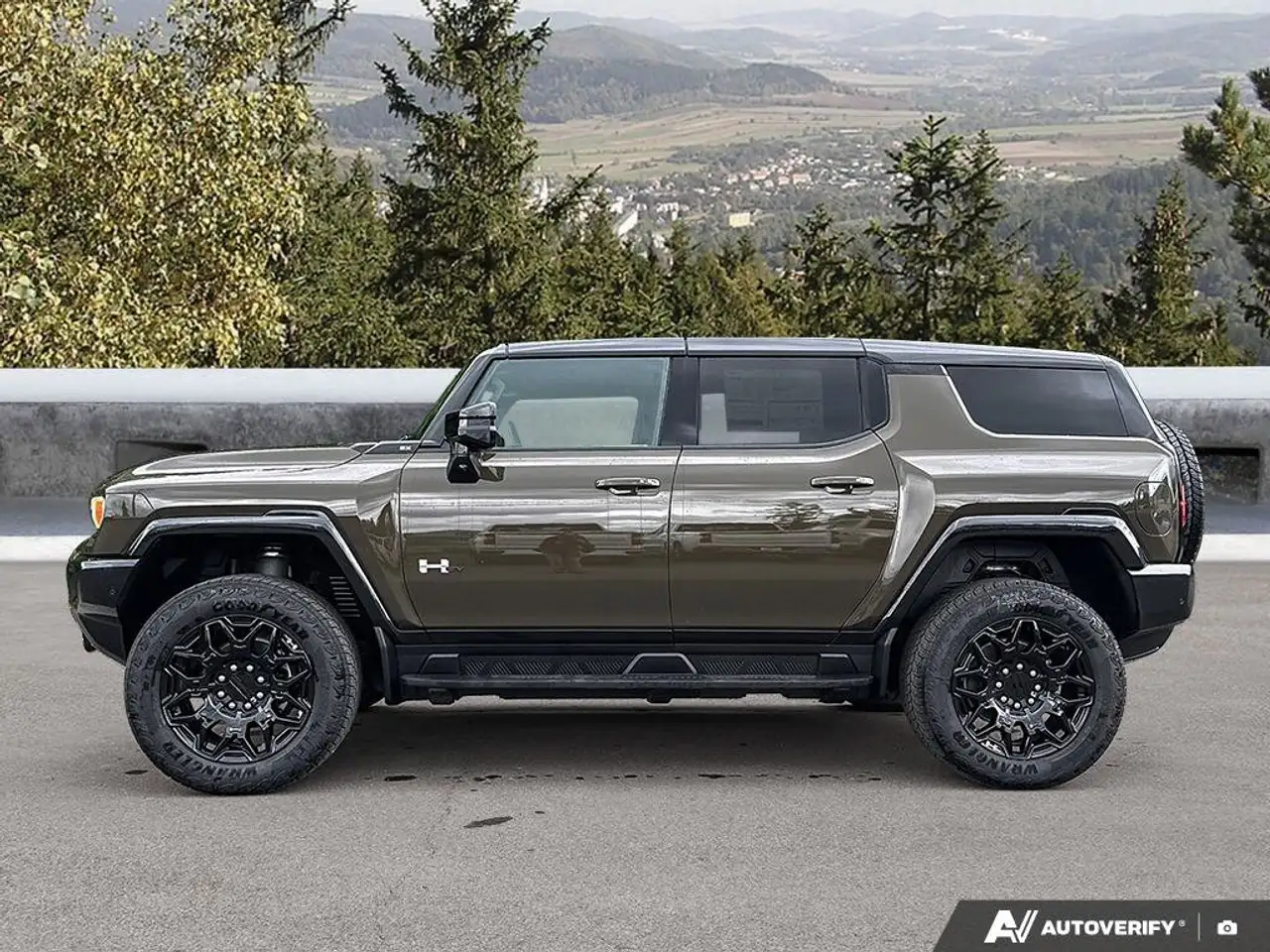 GMC HUMMER EV SUV снимка GMC HUMMER EV SUV