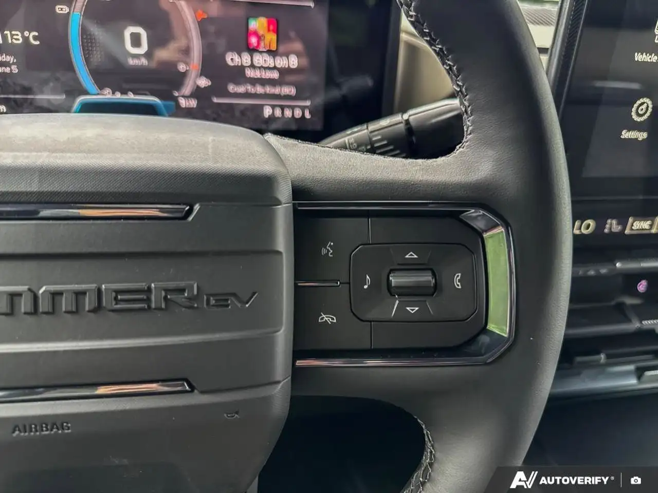 GMC HUMMER EV SUV снимка GMC HUMMER EV SUV