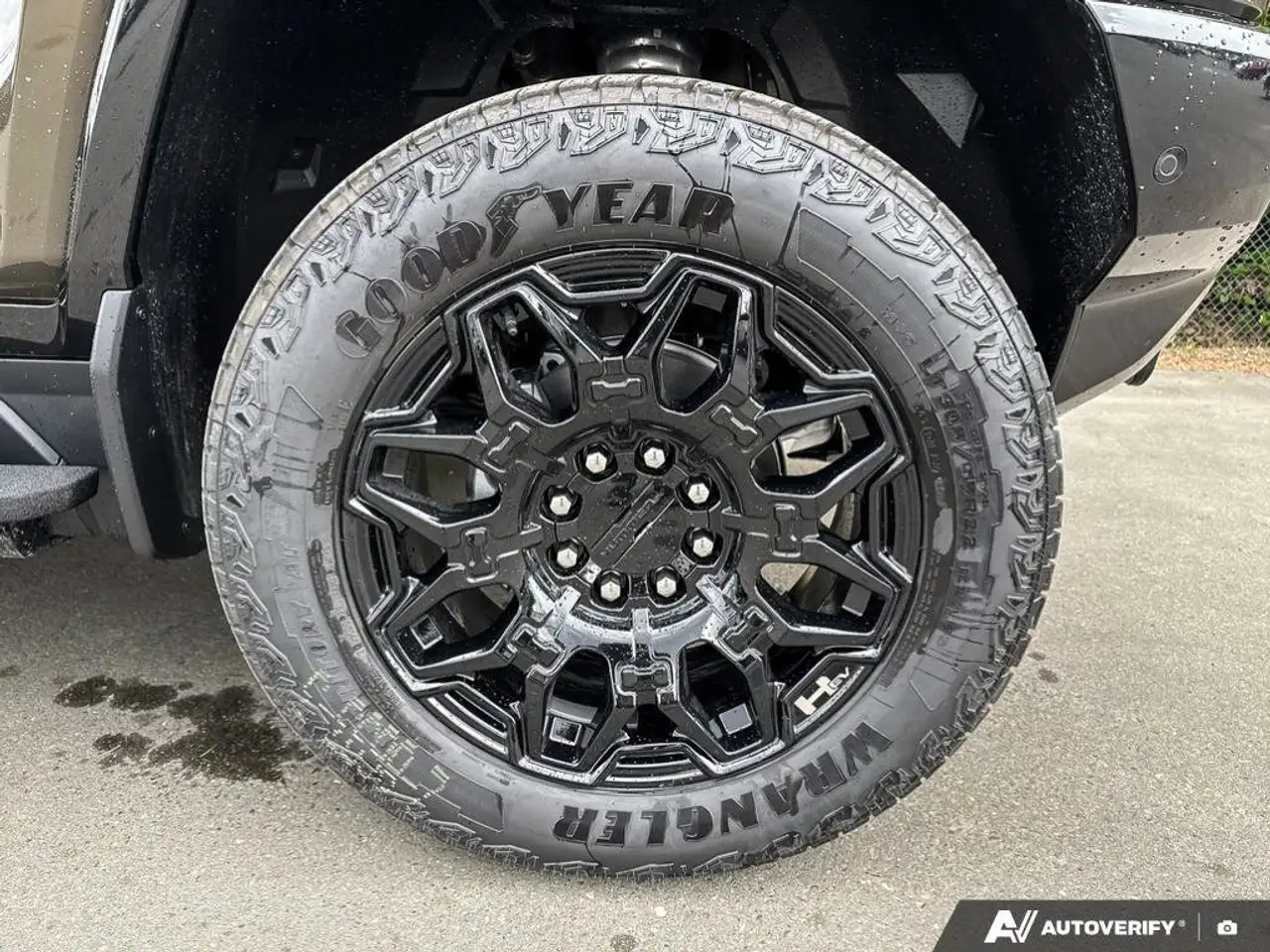 GMC HUMMER EV SUV снимка GMC HUMMER EV SUV