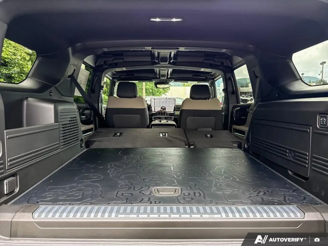 GMC HUMMER EV SUV снимка GMC HUMMER EV SUV