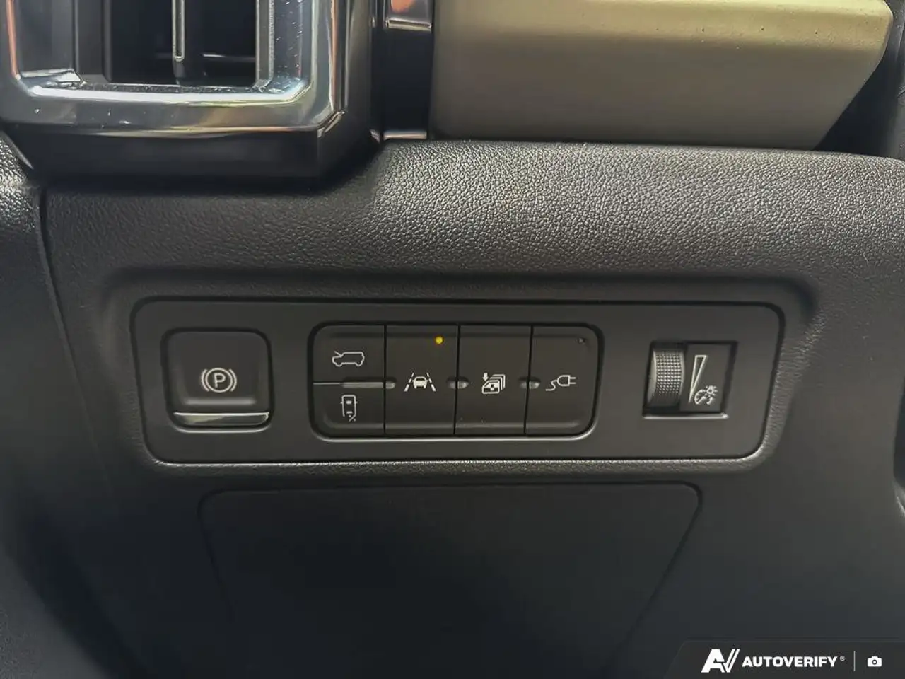 GMC HUMMER EV SUV снимка GMC HUMMER EV SUV