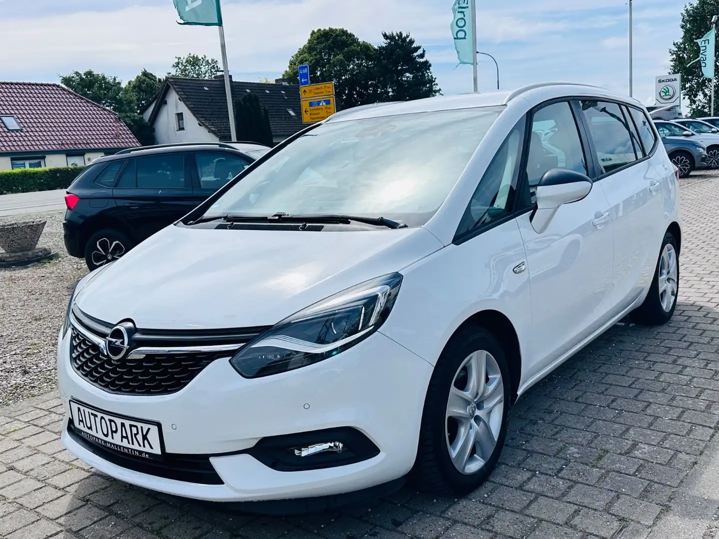 Opel Zafira Tourer Zafira C Business Edition *NAVI*KAMERA*LED*AHK* Blanco - 1