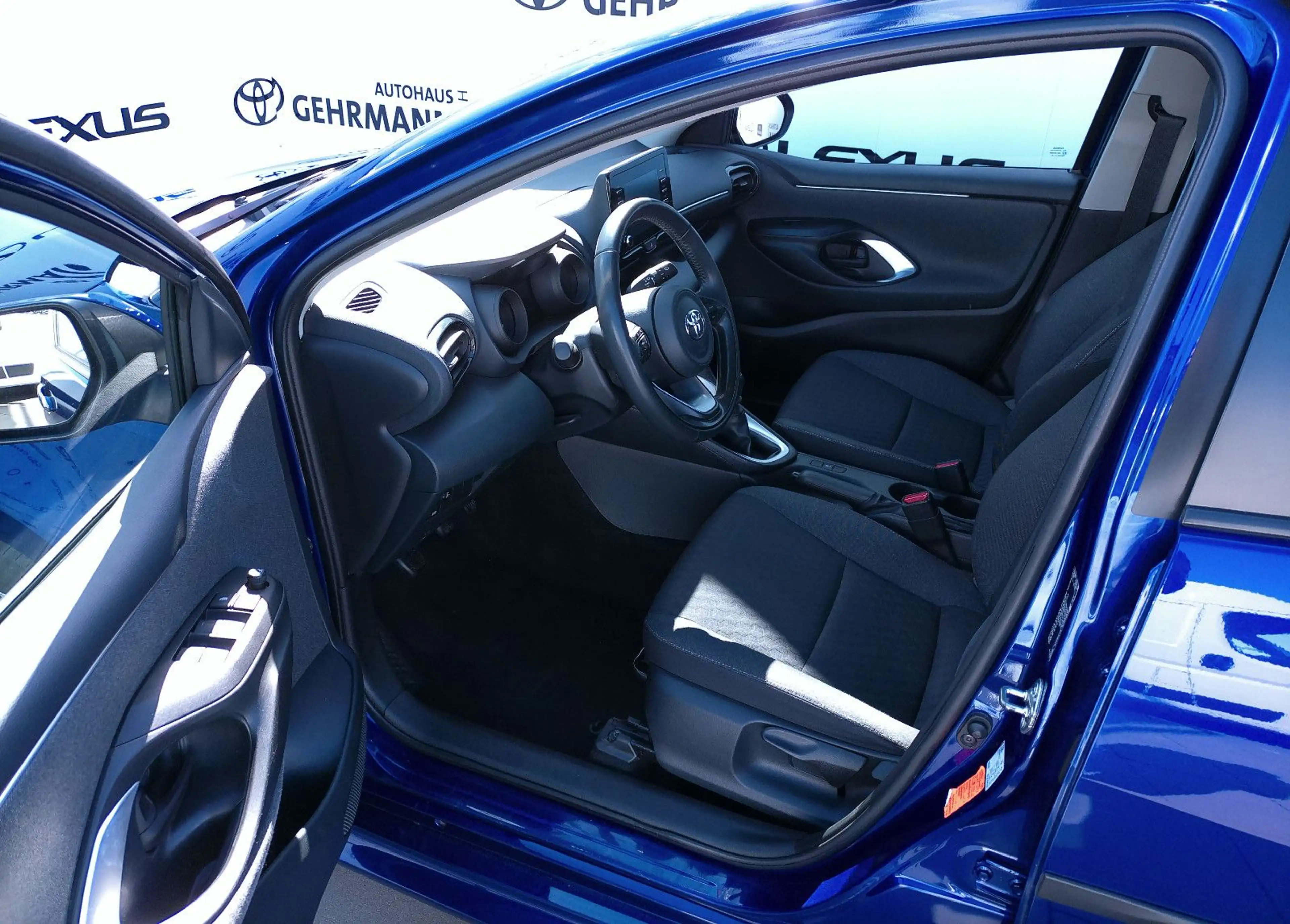 Toyota Yaris Team Deutschland*CarPlay* — photo 9