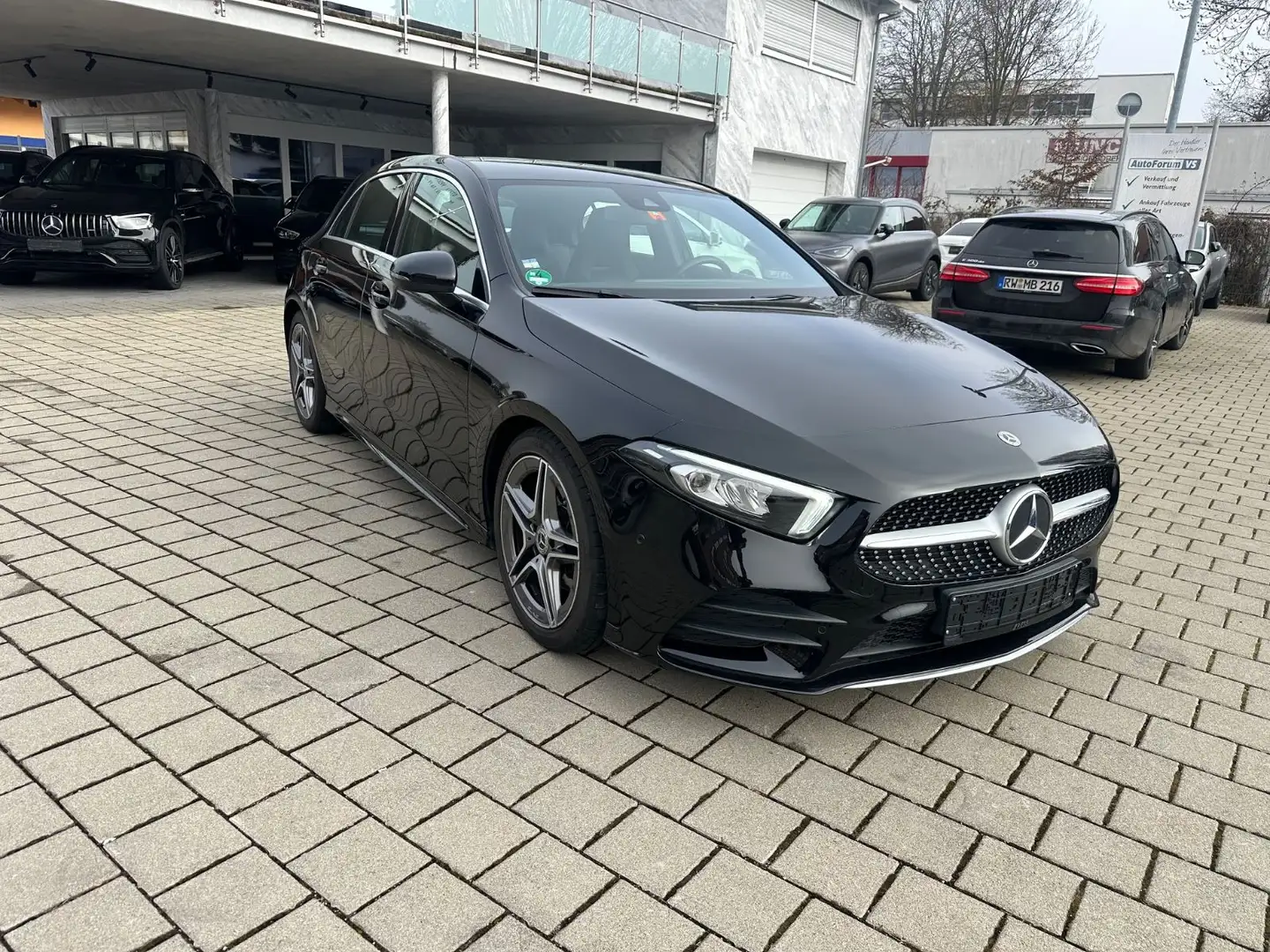 Mercedes-Benz A 200 AMG*Ambi*MBUX*Navi*LED*Apple* Schwarz - 1