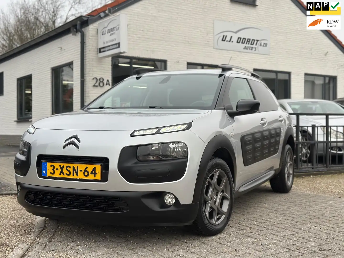 Citroen C4 Cactus 1.2 PureTech Shine Leuke auto! Gris - 1