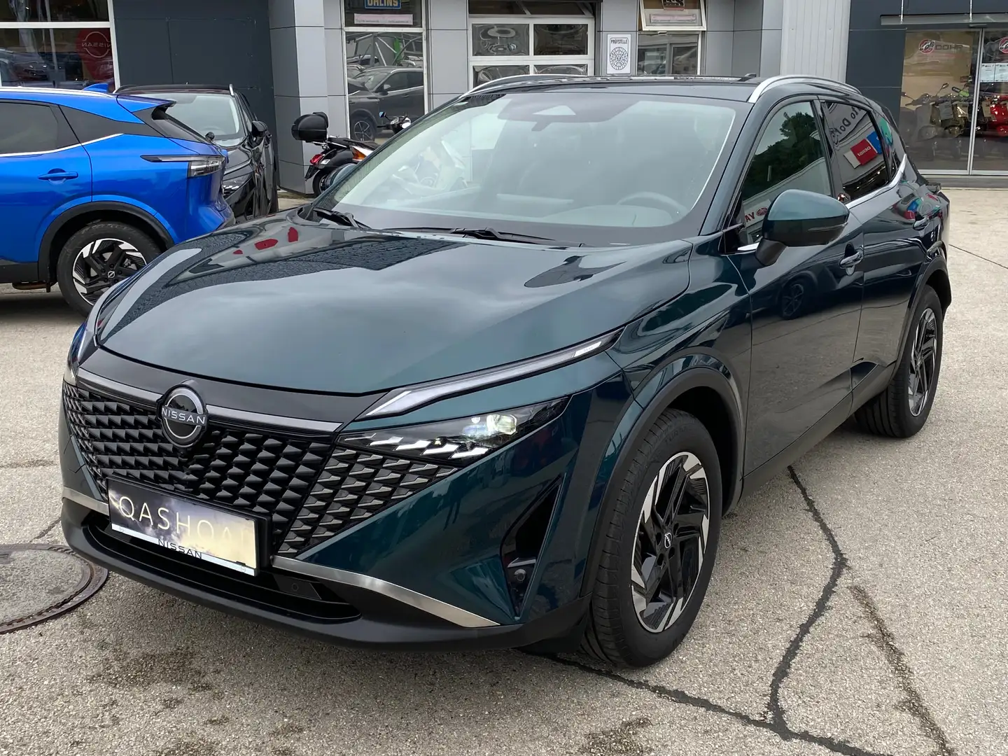 Nissan Qashqai 1,3 DIG-T MHEV 4x4 N-Connecta Xtronic Grün - 1