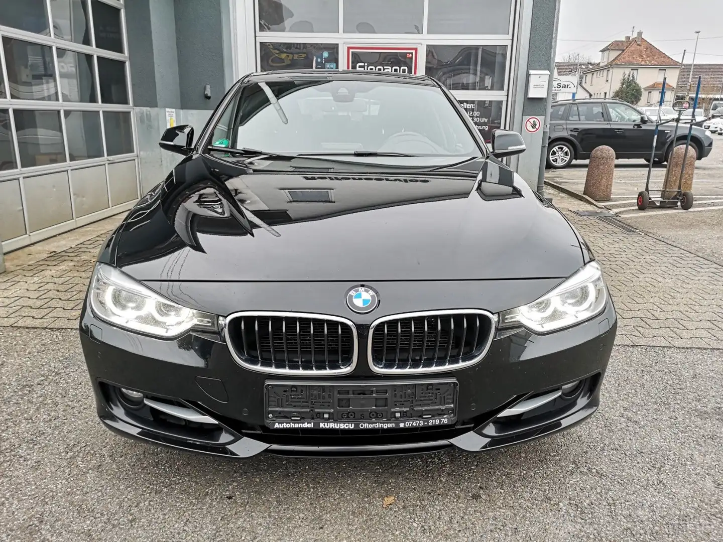 BMW 335 i M-Performance NAVI HuD Vollleder Pano-Dach Negro - 2