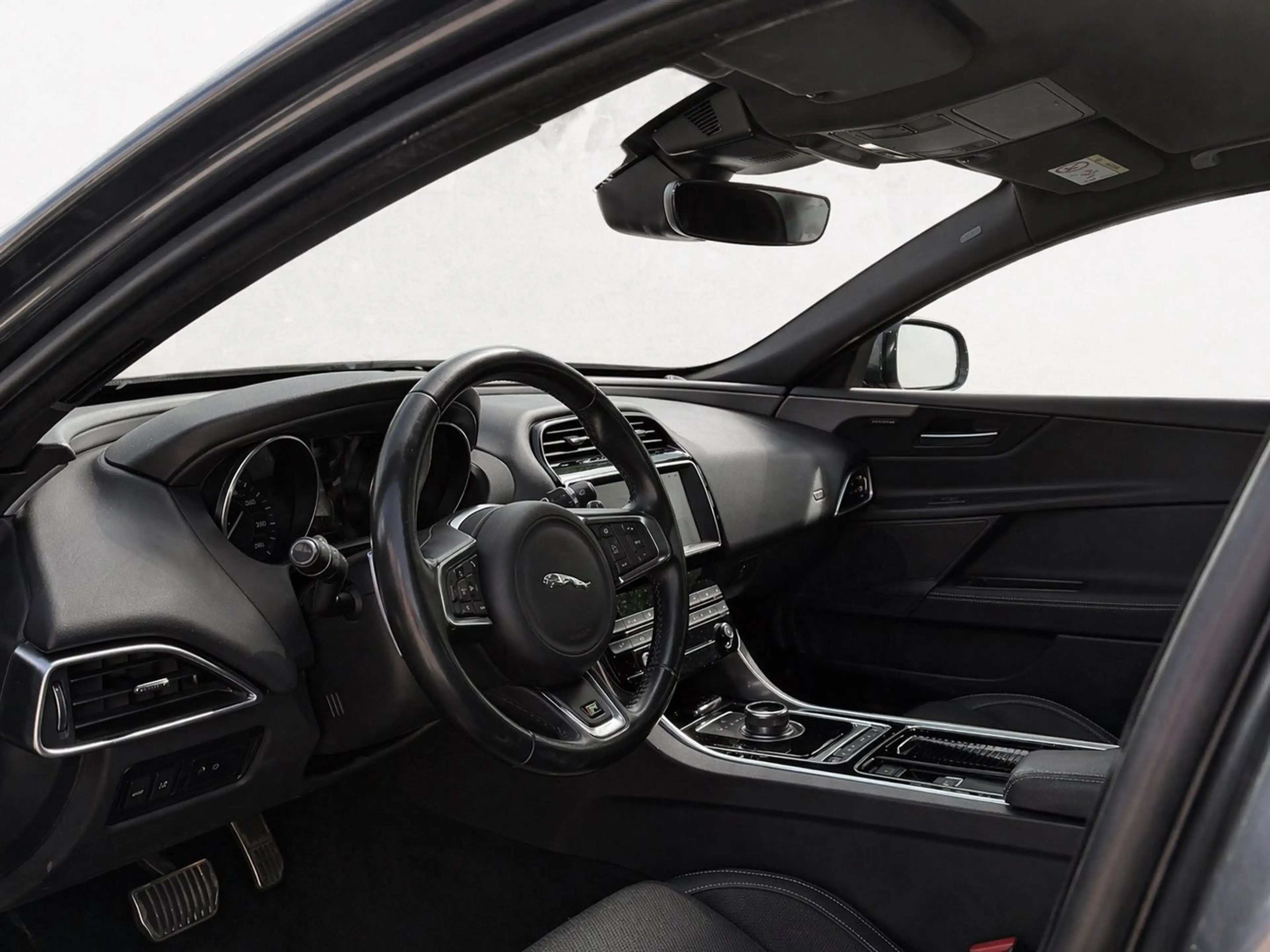 Jaguar XE R-Sport*Kamera*Soundsystem*Sitzheizung — photo 7