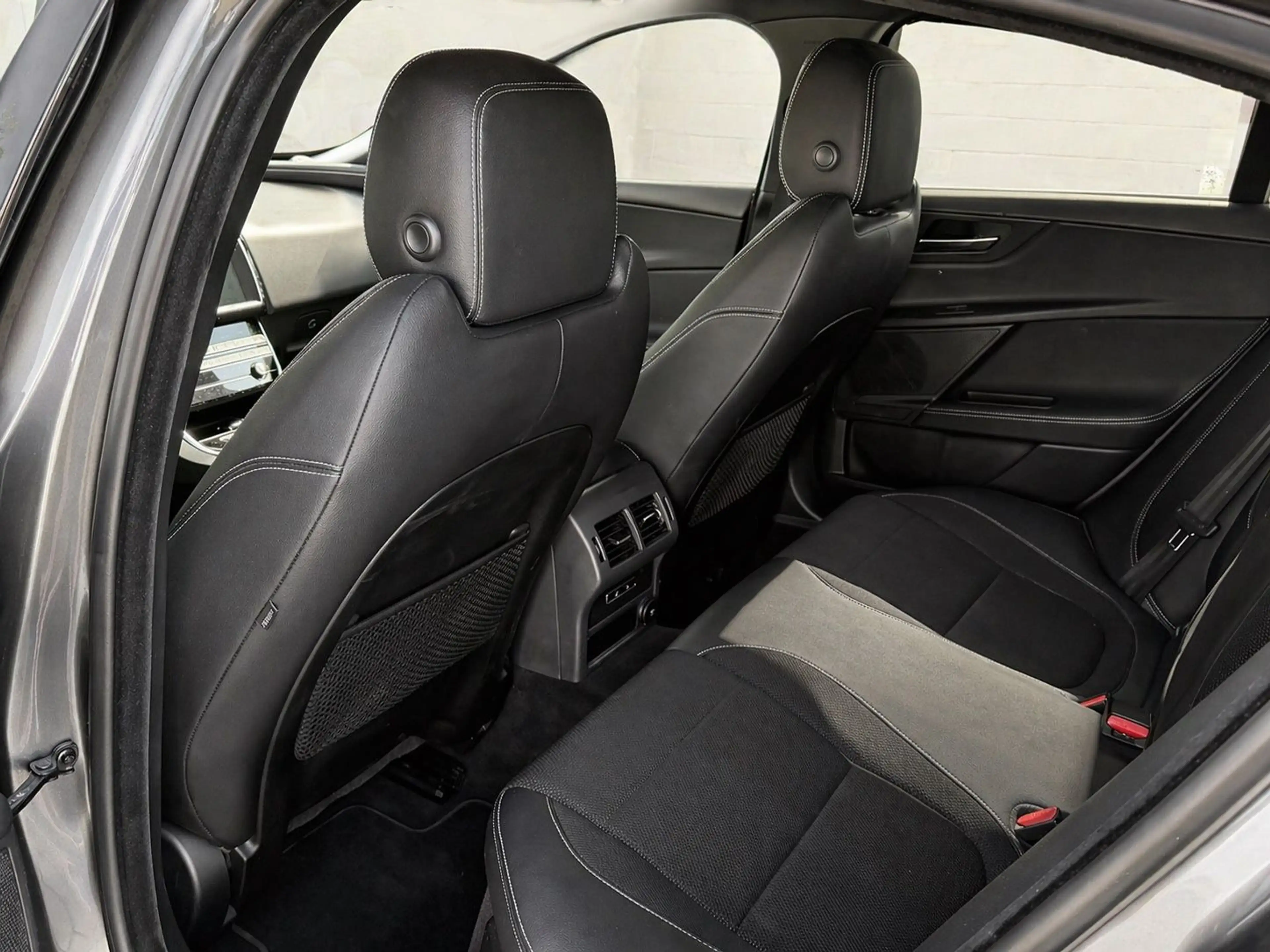 Jaguar XE R-Sport*Kamera*Soundsystem*Sitzheizung — photo 12