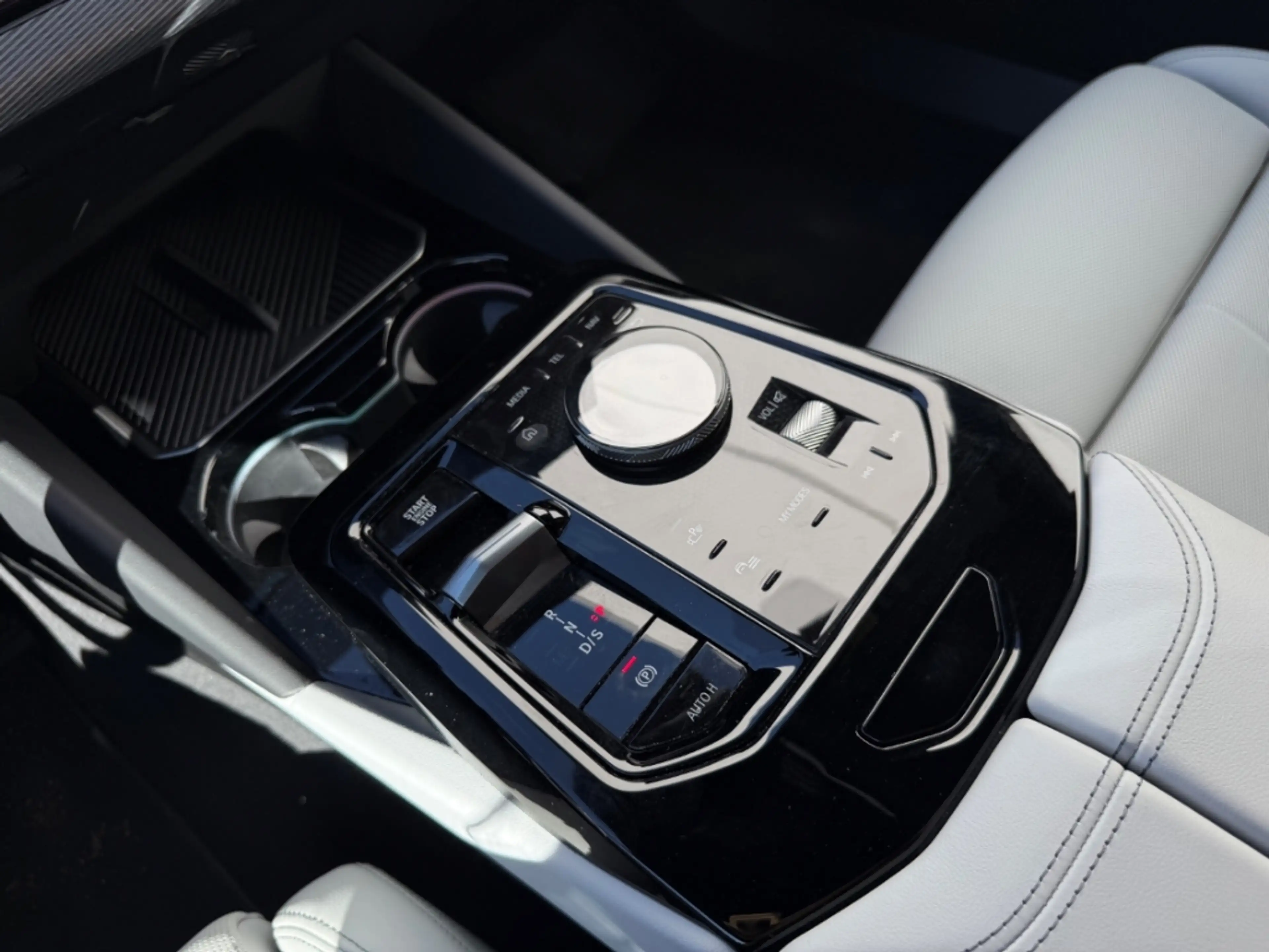 BMW 550 e xDrive Tour. M-Sport Sportpaket HUD AD AHK-el. k — photo 11