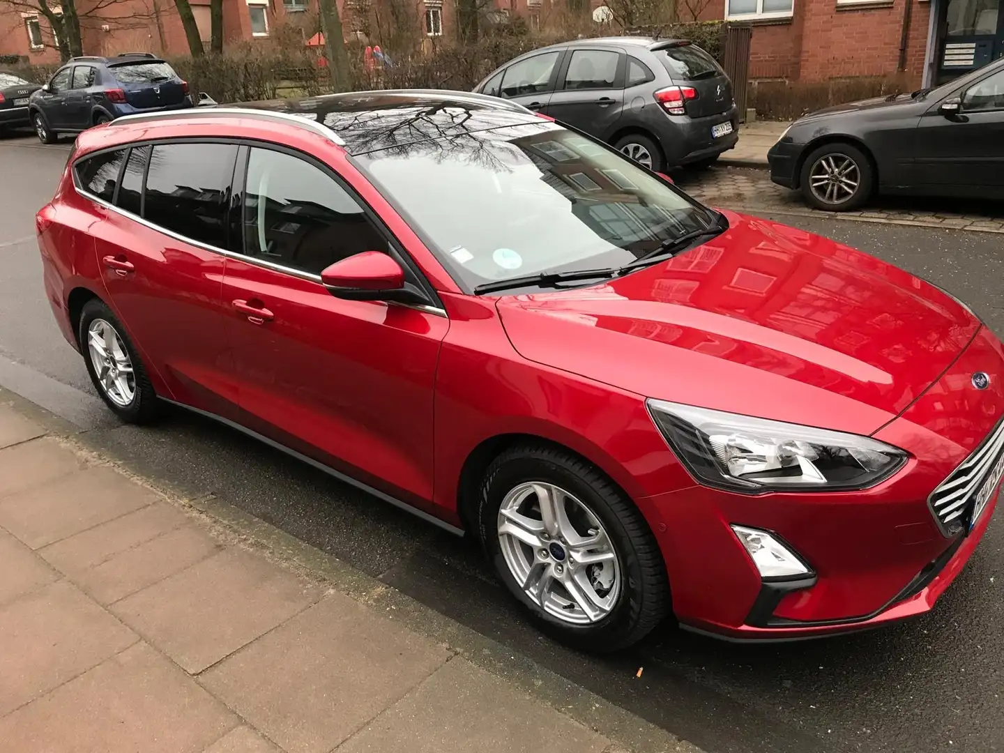 Ford Focus Focus Turnier 1.0 EcoBoost Start-Stopp-SystemCOOL Rot - 1