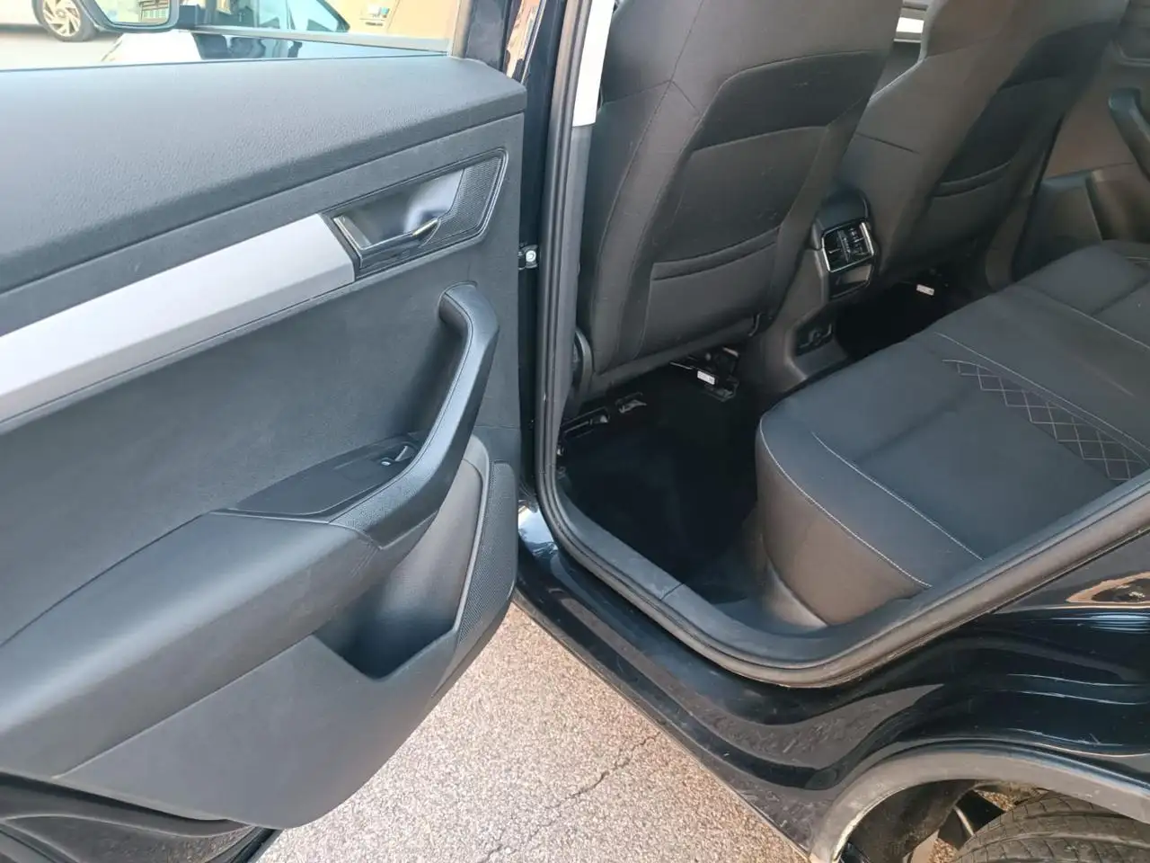 Skoda Karoq 1.6 TDI SCR DSG Ambition, миниатюра 7