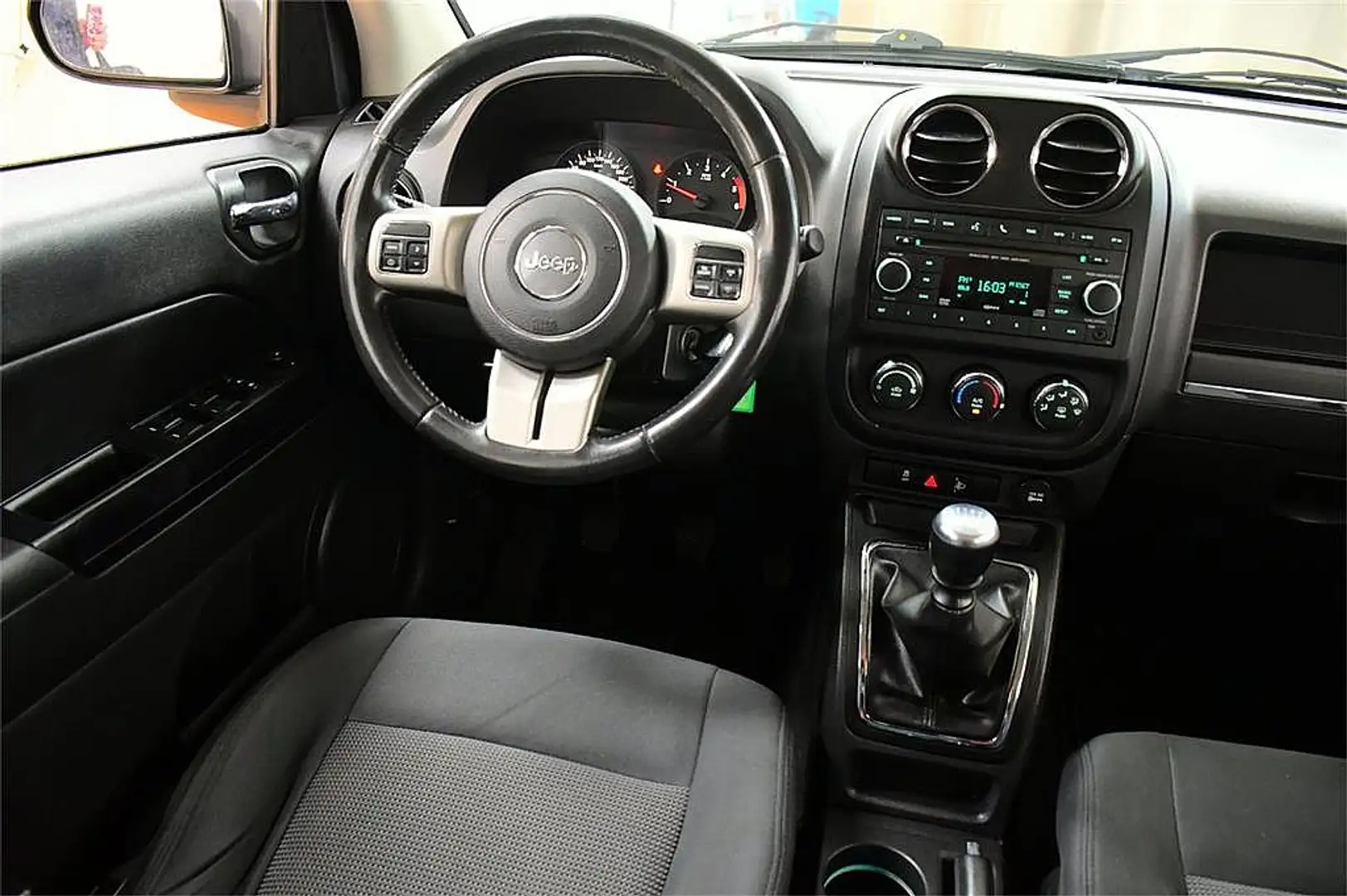 Jeep Compass 2,2 CRD Sport 2WD Zilver - 2