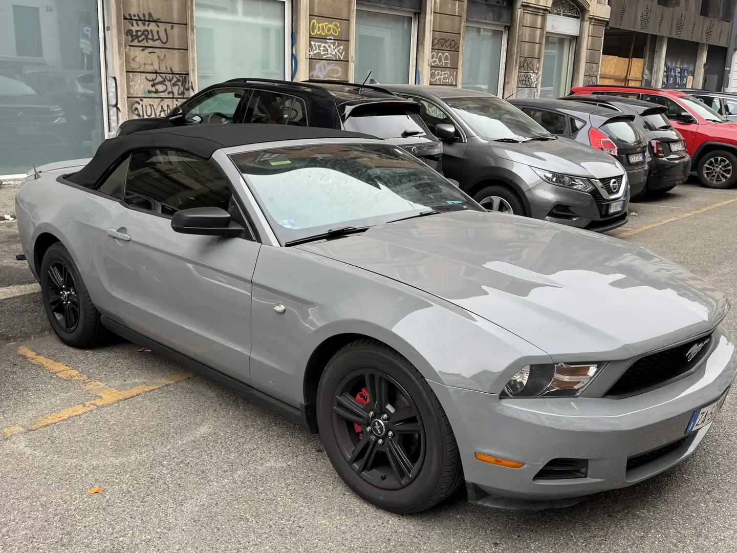 Ford Mustang Convertible - 1