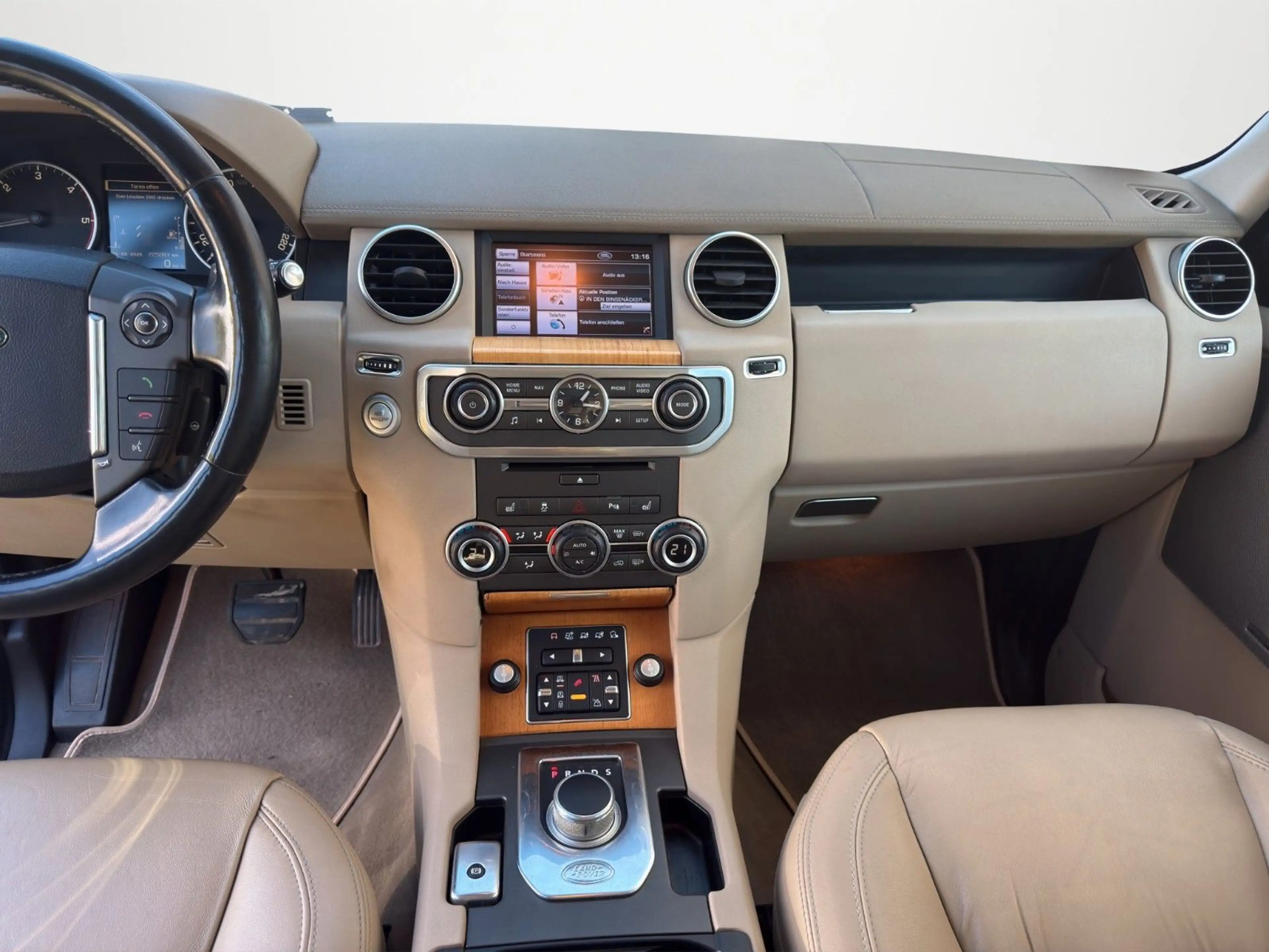 Land Rover Discovery 4 HSE SDV6 7 SITZE PANO XEN AHK LEDER — photo 14