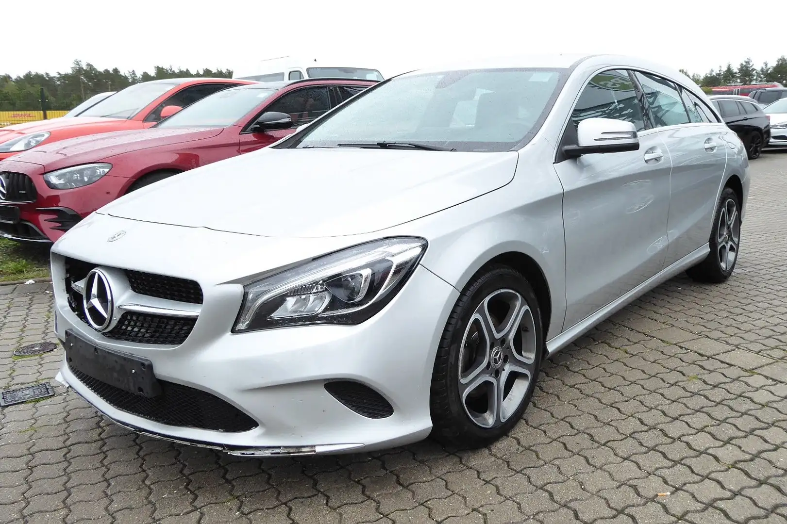 Mercedes-Benz CLA 200 CLA 200 CDI/d Shooting Brake Navi Kamera LED CD Silver - 1