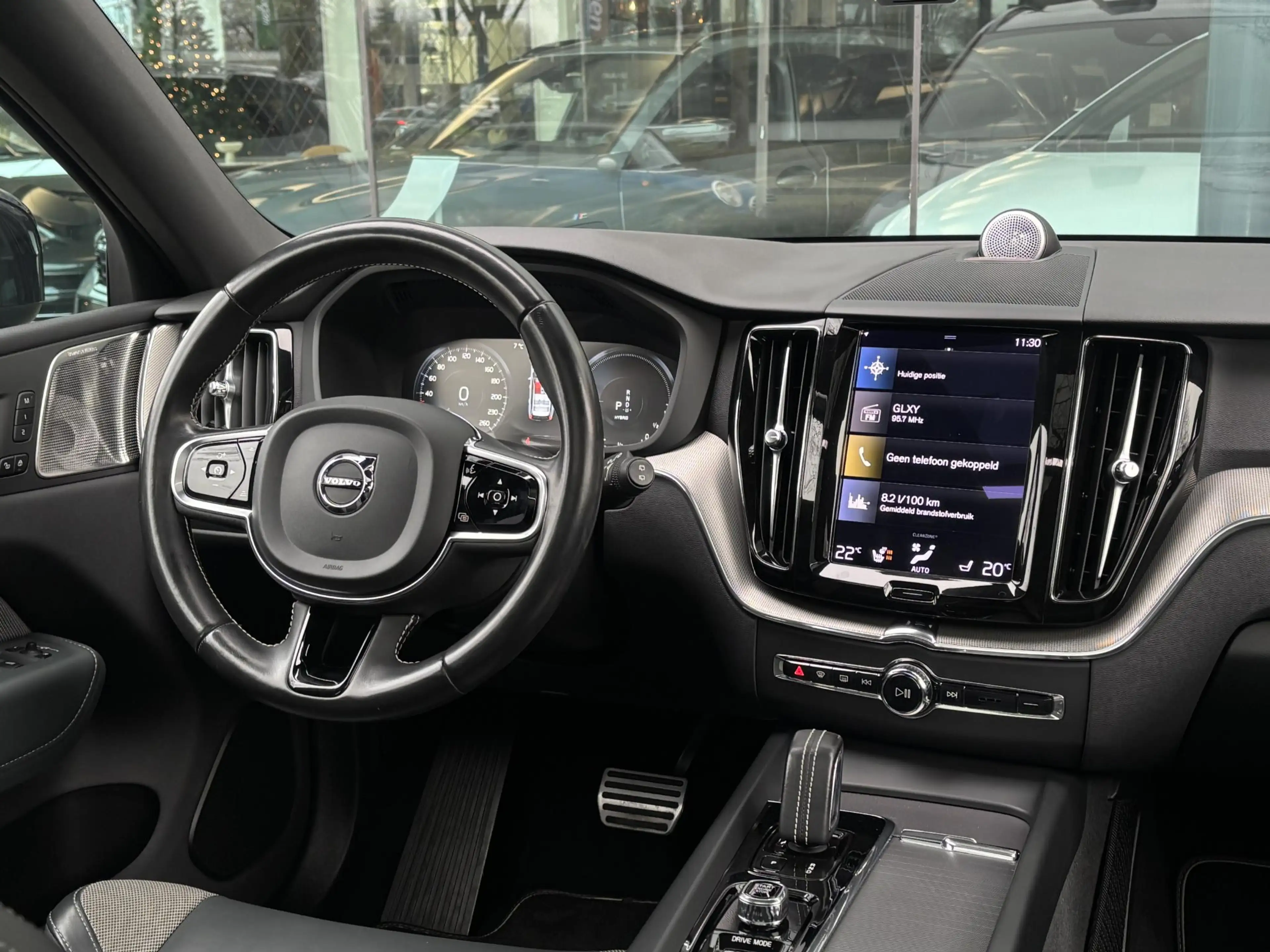 Volvo XC60 2.0 T8 Plug-in hybrid AWD R-Design B&W Surround | — photo 7