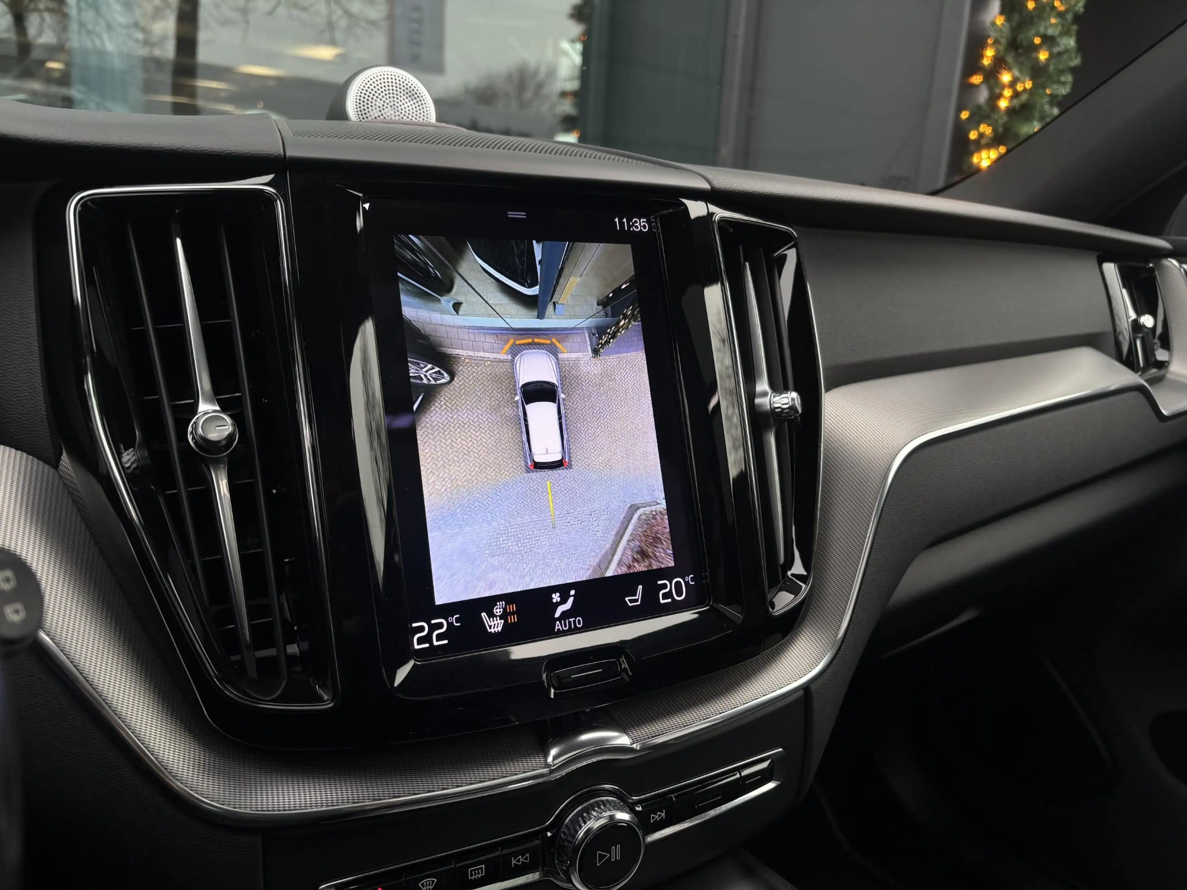 Volvo XC60 2.0 T8 Plug-in hybrid AWD R-Design B&W Surround | — photo 13