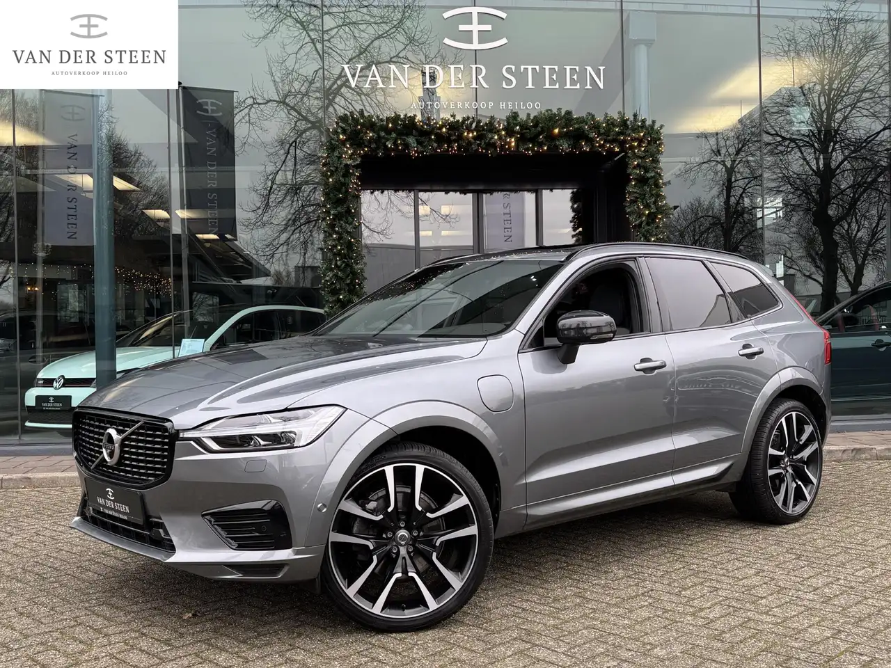 Volvo XC60 2.0 T8 Plug-in hybrid AWD R-Design B&W Surround | — photo 1 of 29
