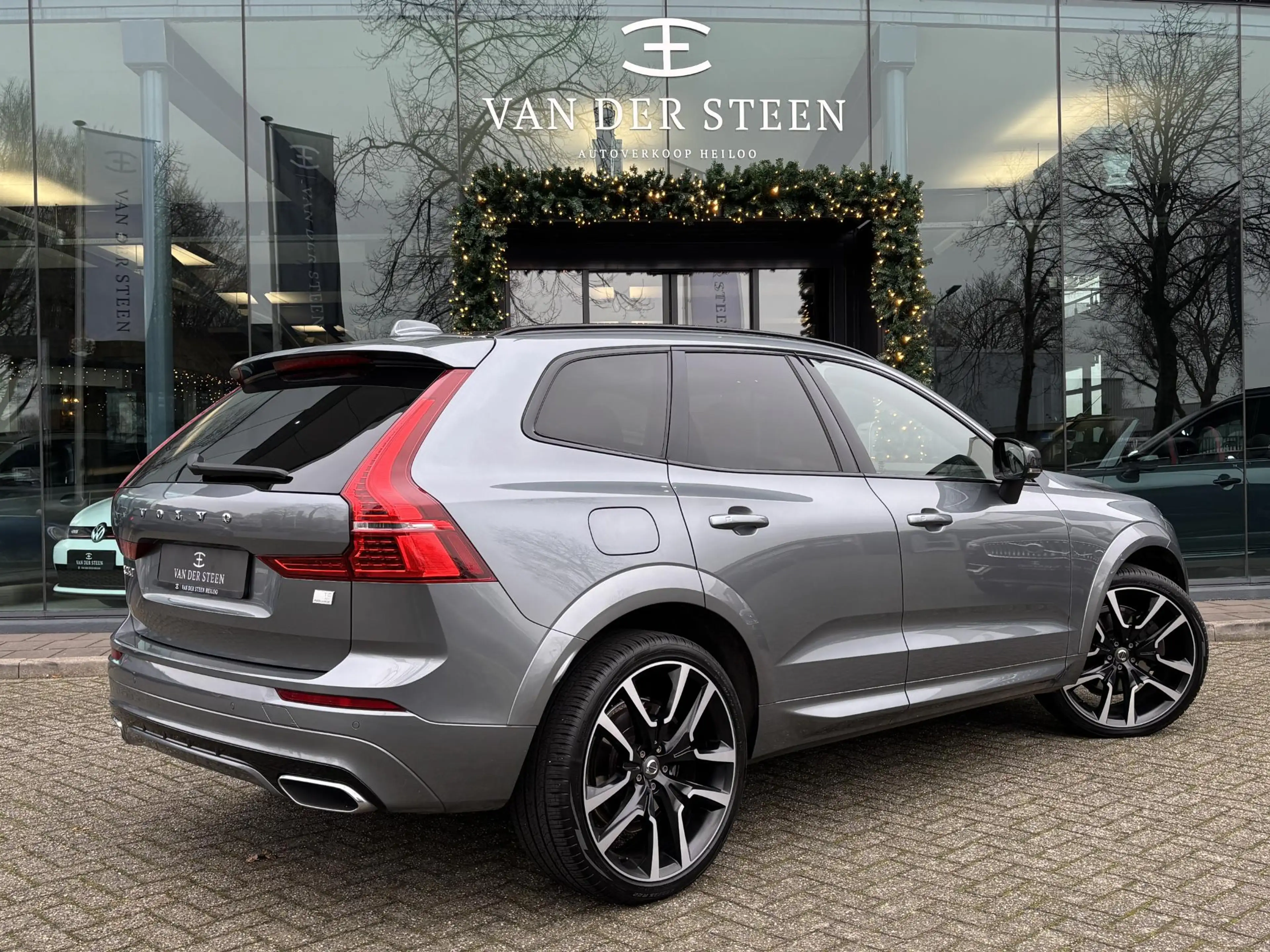 Volvo XC60 2.0 T8 Plug-in hybrid AWD R-Design B&W Surround | — photo 2