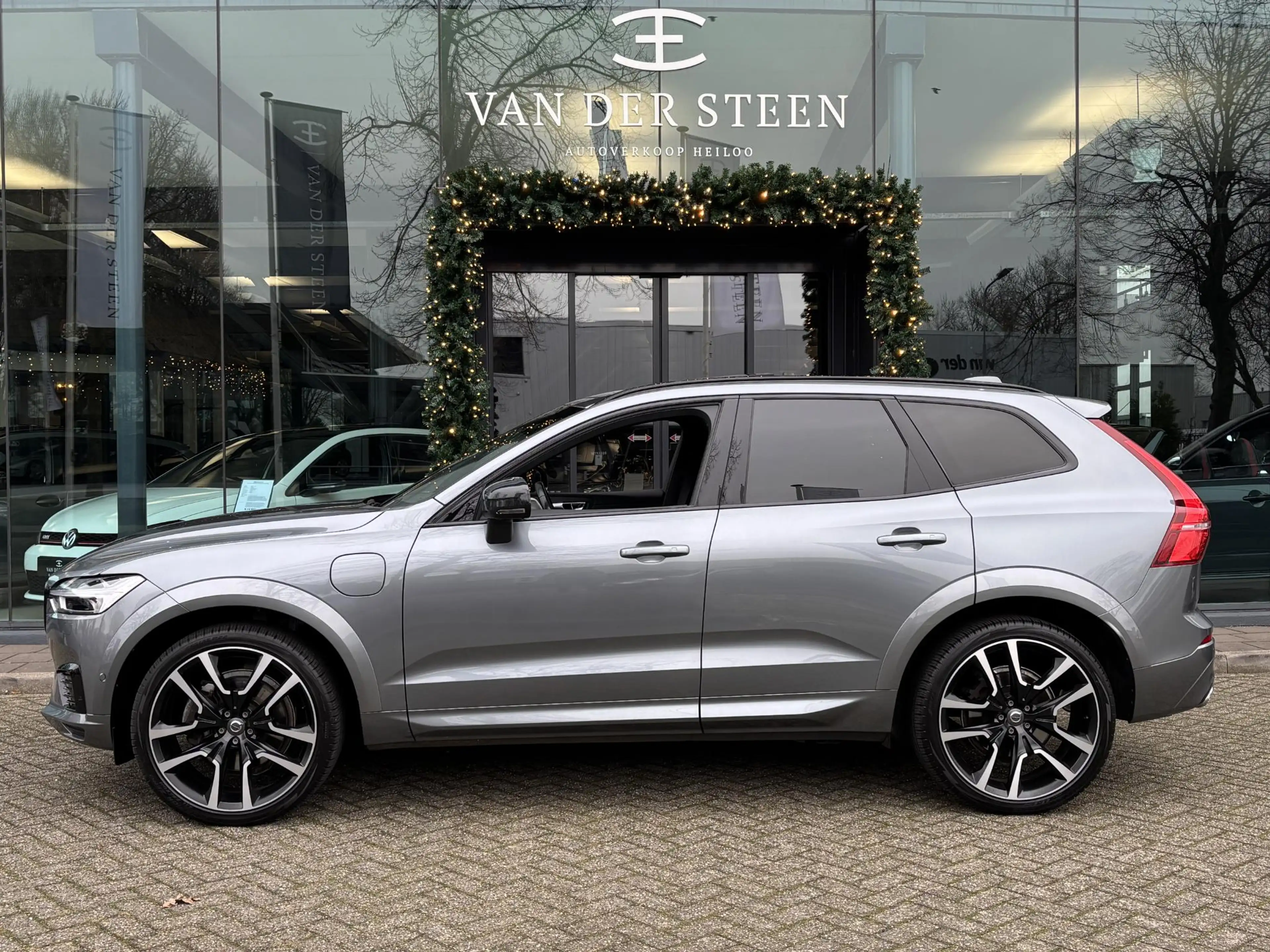 Volvo XC60 2.0 T8 Plug-in hybrid AWD R-Design B&W Surround | — photo 5