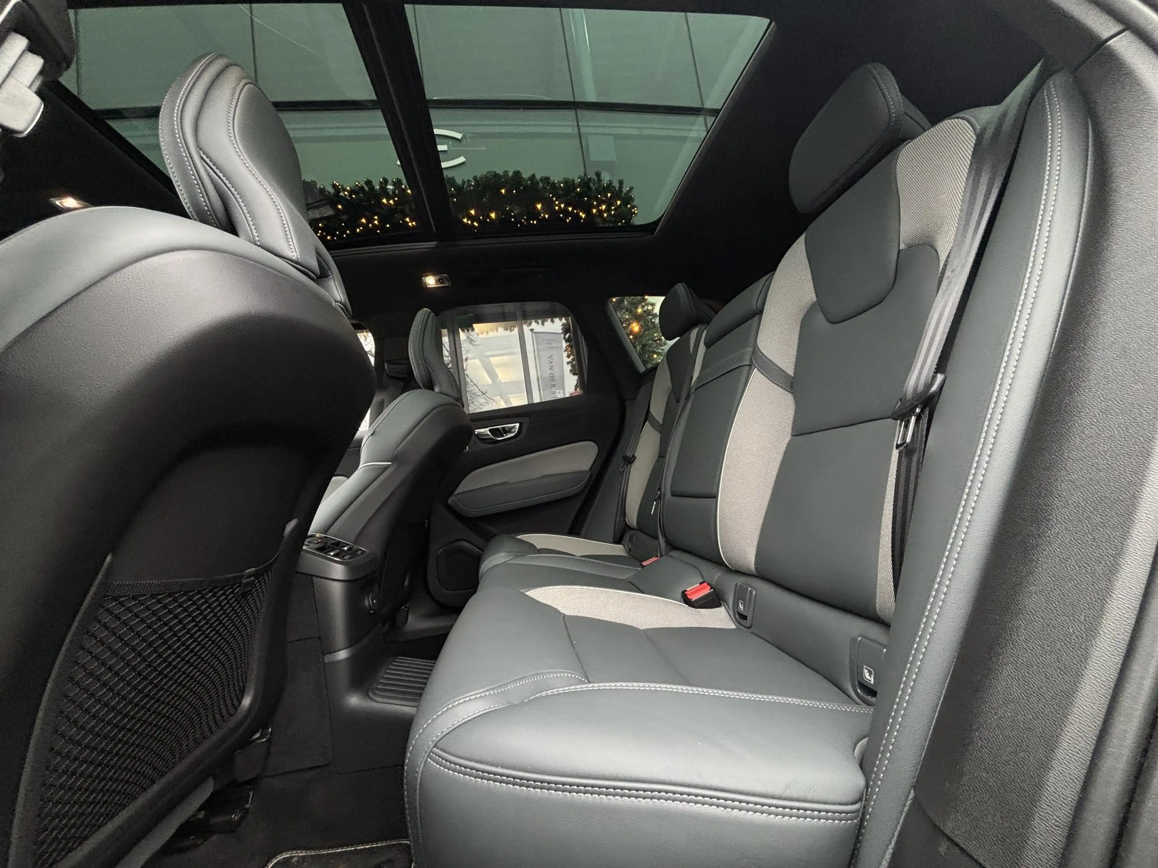 Volvo XC60 2.0 T8 Plug-in hybrid AWD R-Design B&W Surround | — photo 4