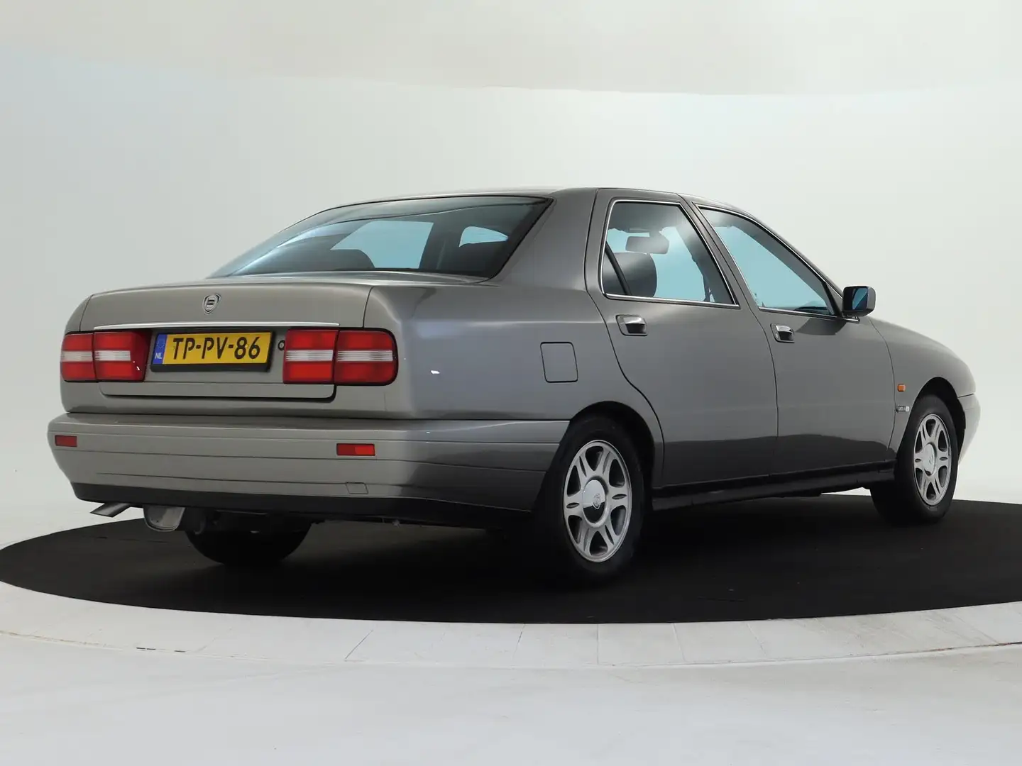 Lancia Kappa 2.4-20V LS Gris - 2