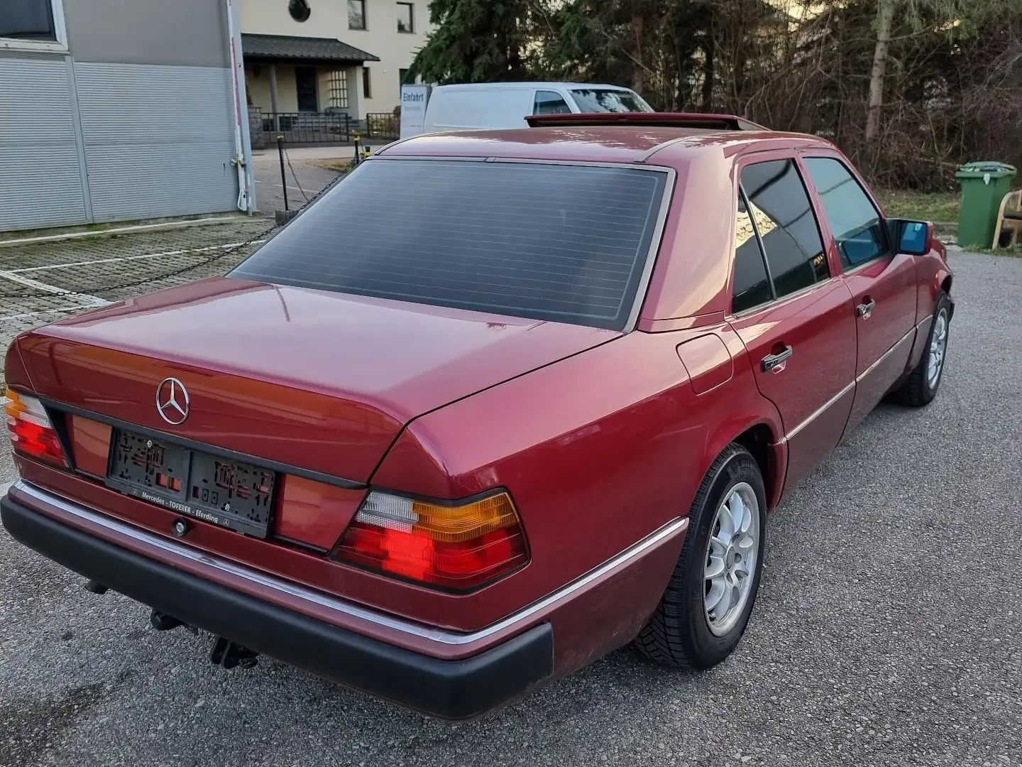 Mercedes-Benz 230 230E crvena - 2
