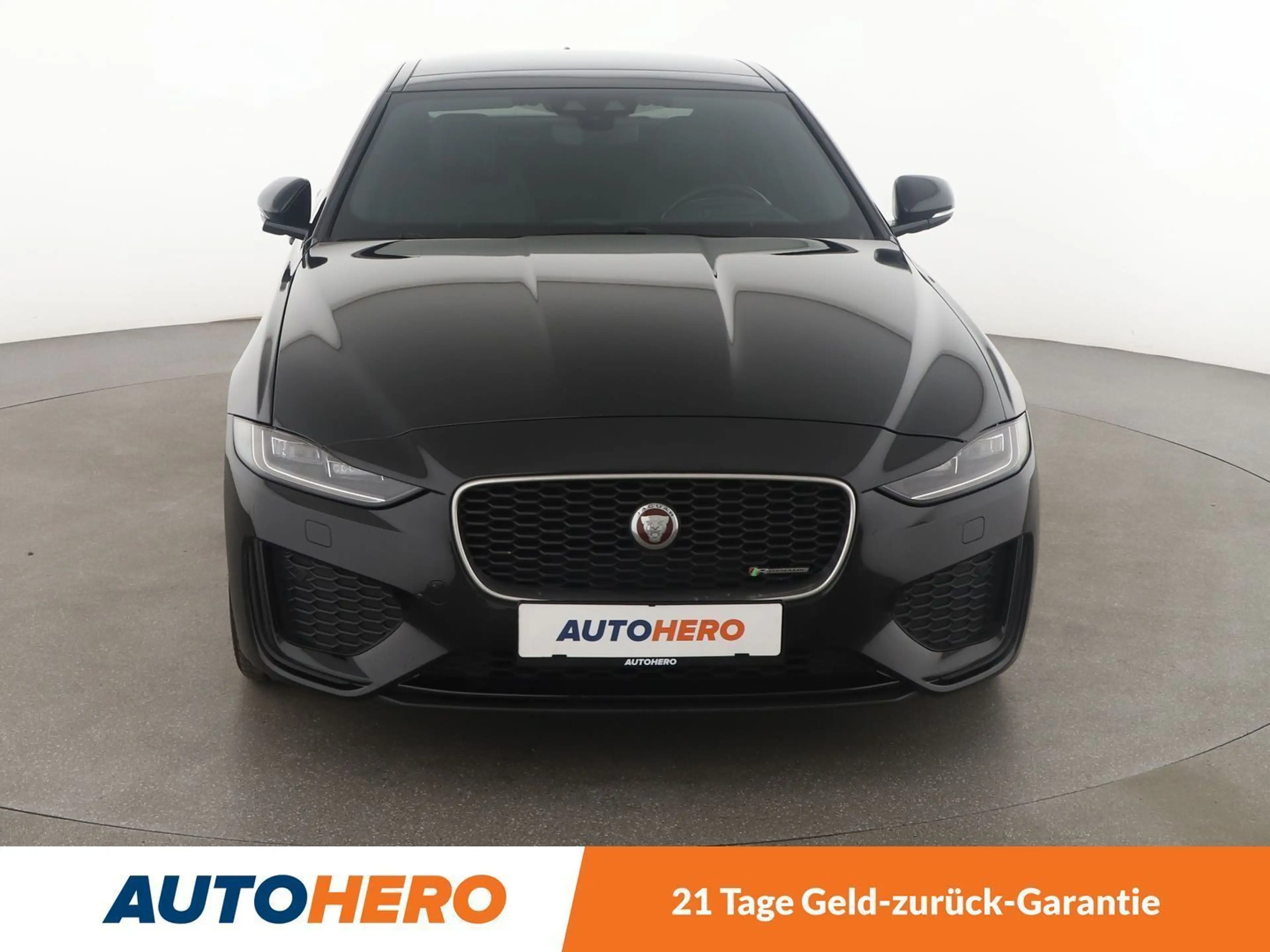 Jaguar XE 20d R-Dynamic HSE AWD *ACC*LIM*PDC*NAVI* — photo 9