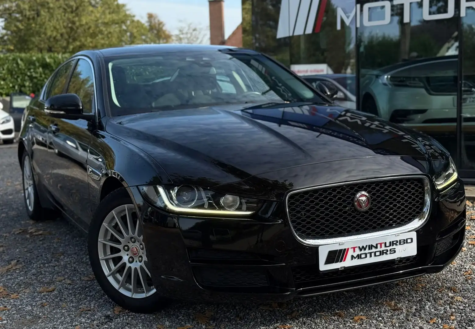 Jaguar XE XE E-Performance Portfolio Noir - 2