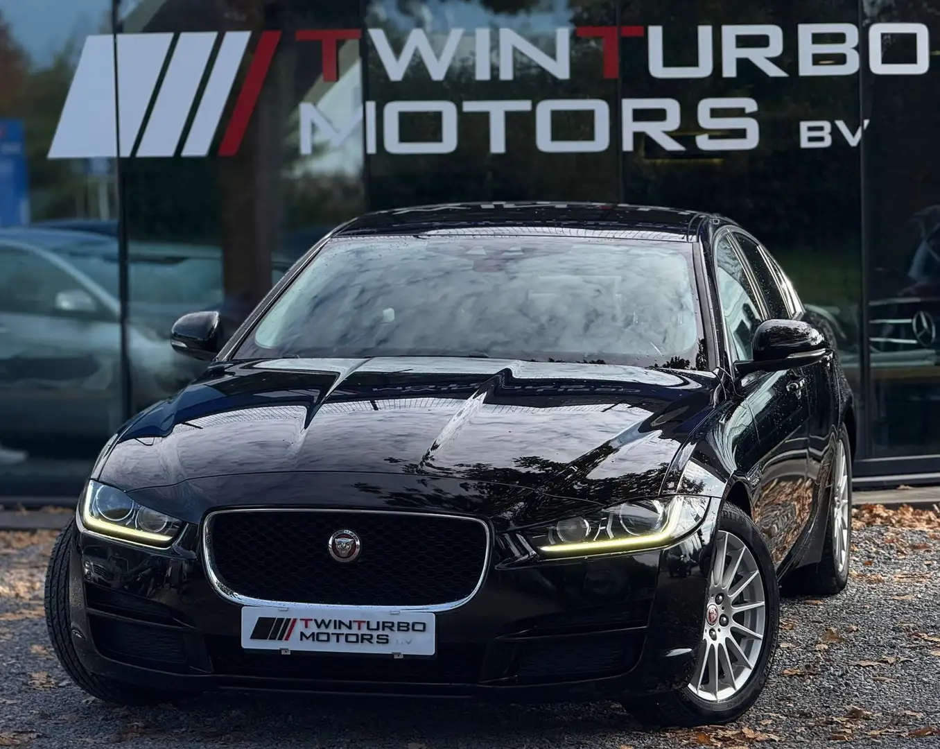 Jaguar XE XE E-Performance Portfolio Noir - 1