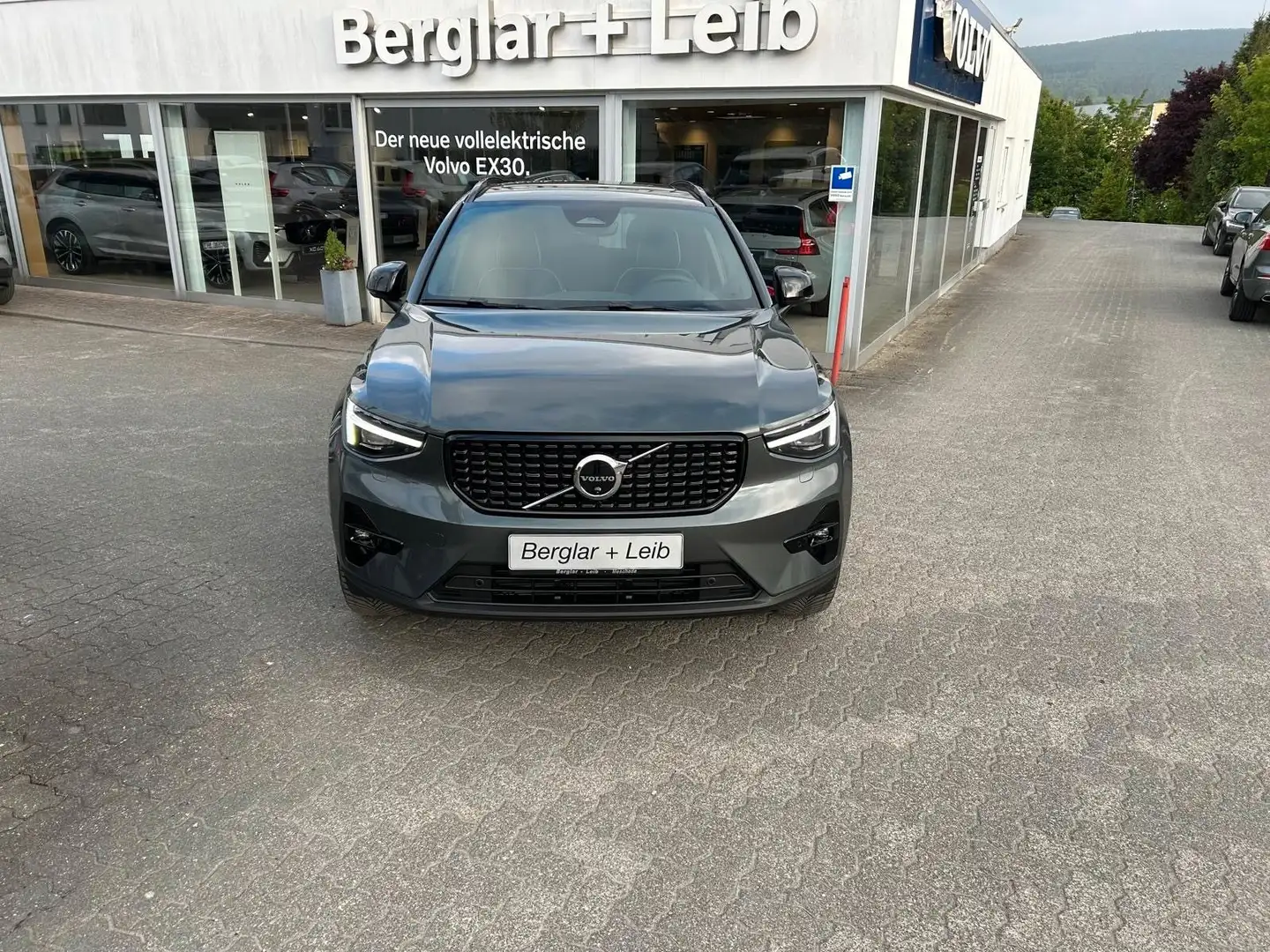 Volvo XC40 B3 Benzin 2WD Ultra Dark DKG/AHK/Pixel/360° Vert - 1