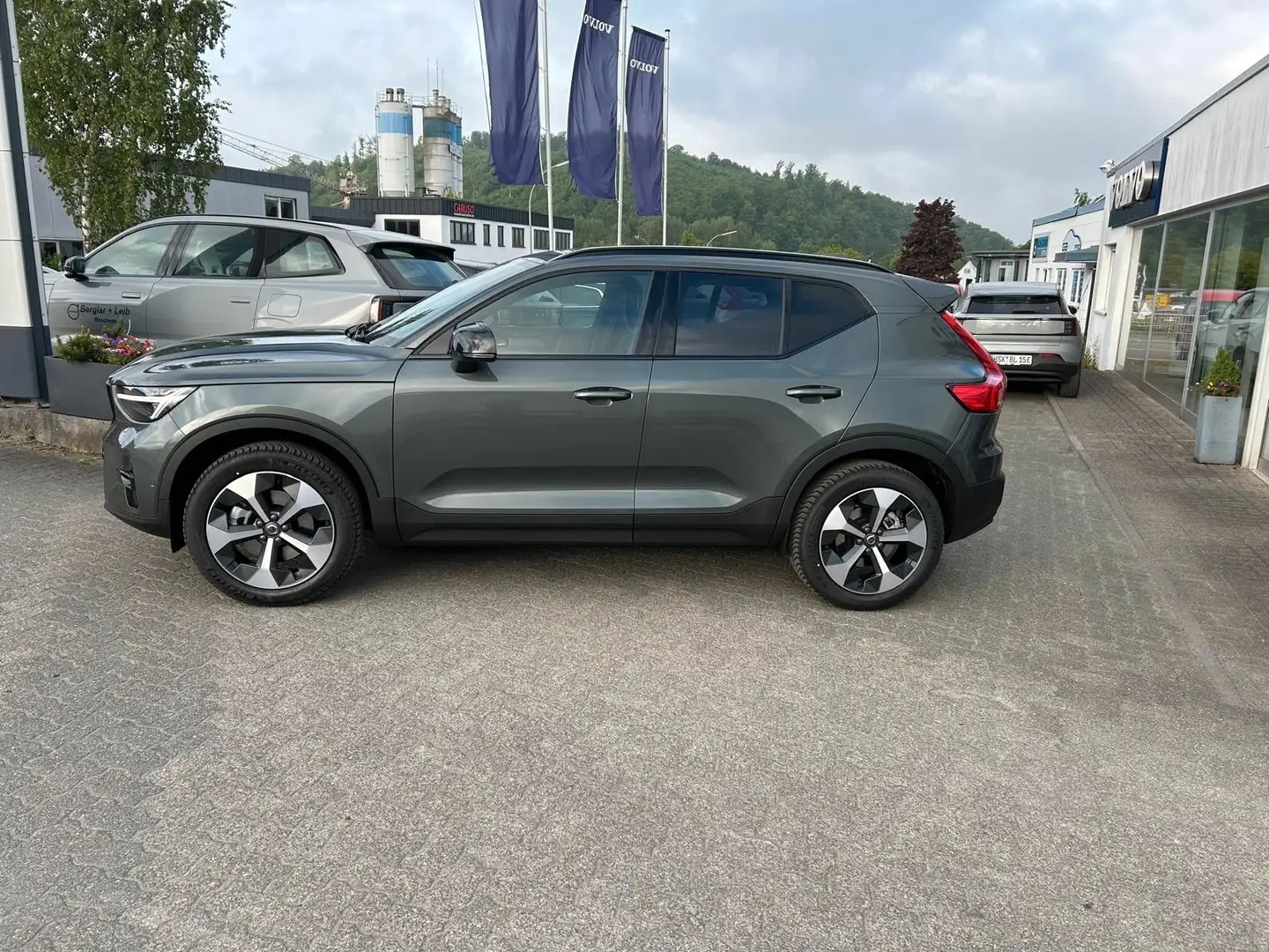 Volvo XC40 B3 Benzin 2WD Ultra Dark DKG/AHK/Pixel/360° Vert - 2