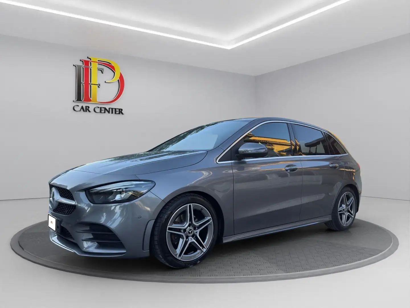 Mercedes-Benz B 180 B 180 d Automatic Premium AMG Grijs - 1