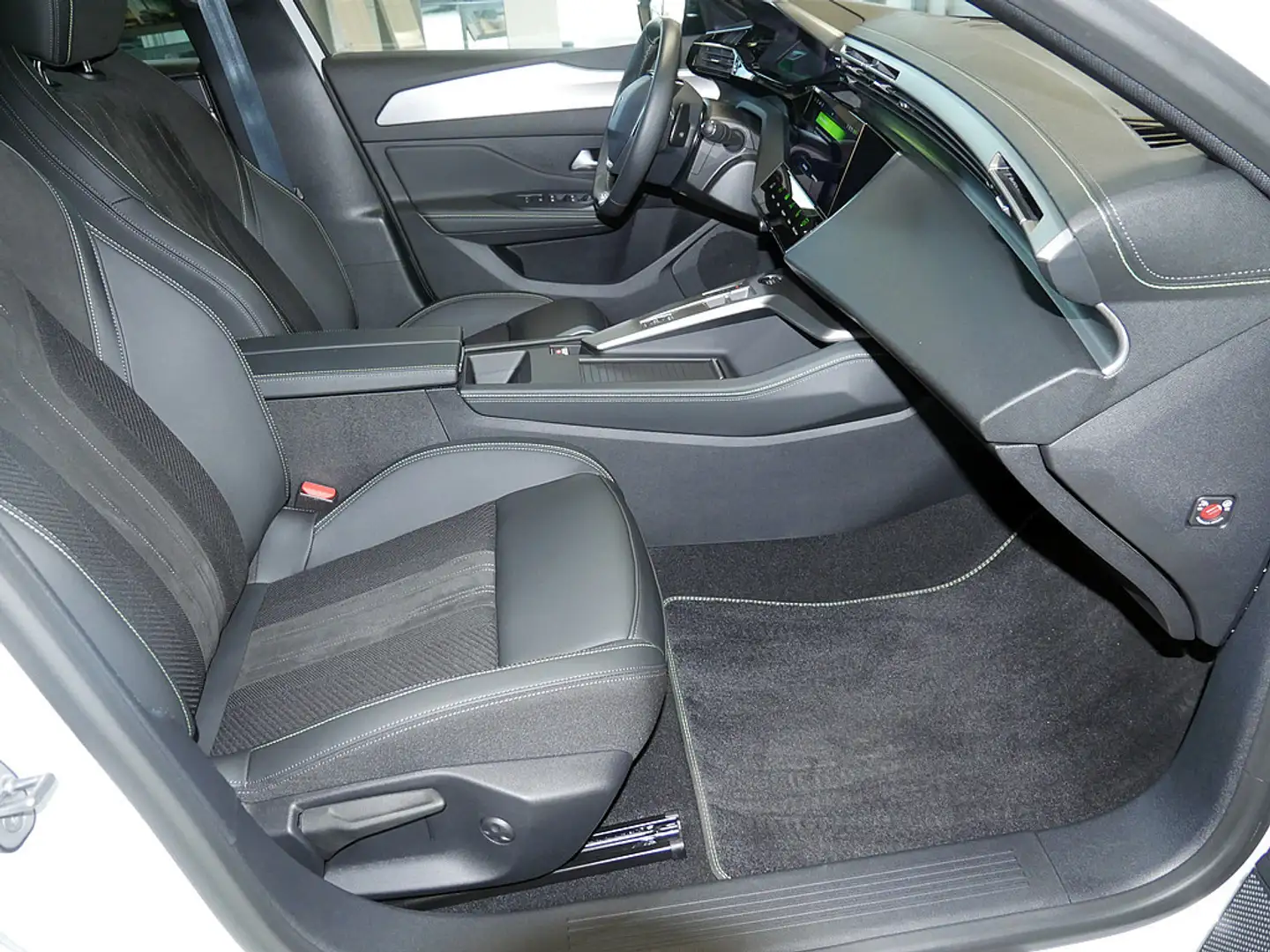 Peugeot 308 BlueHDi 130 EAT8 GT ACC MATRIX-LED 360° Weiß - 2