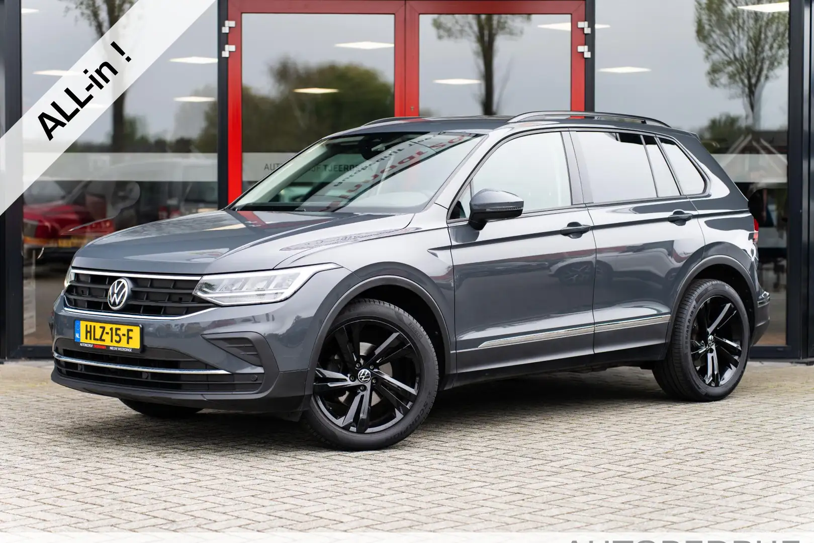 Volkswagen Tiguan 1.5 TSI Life | Navigatie | Camera | 19'' Lichtmeta Grijs - 1