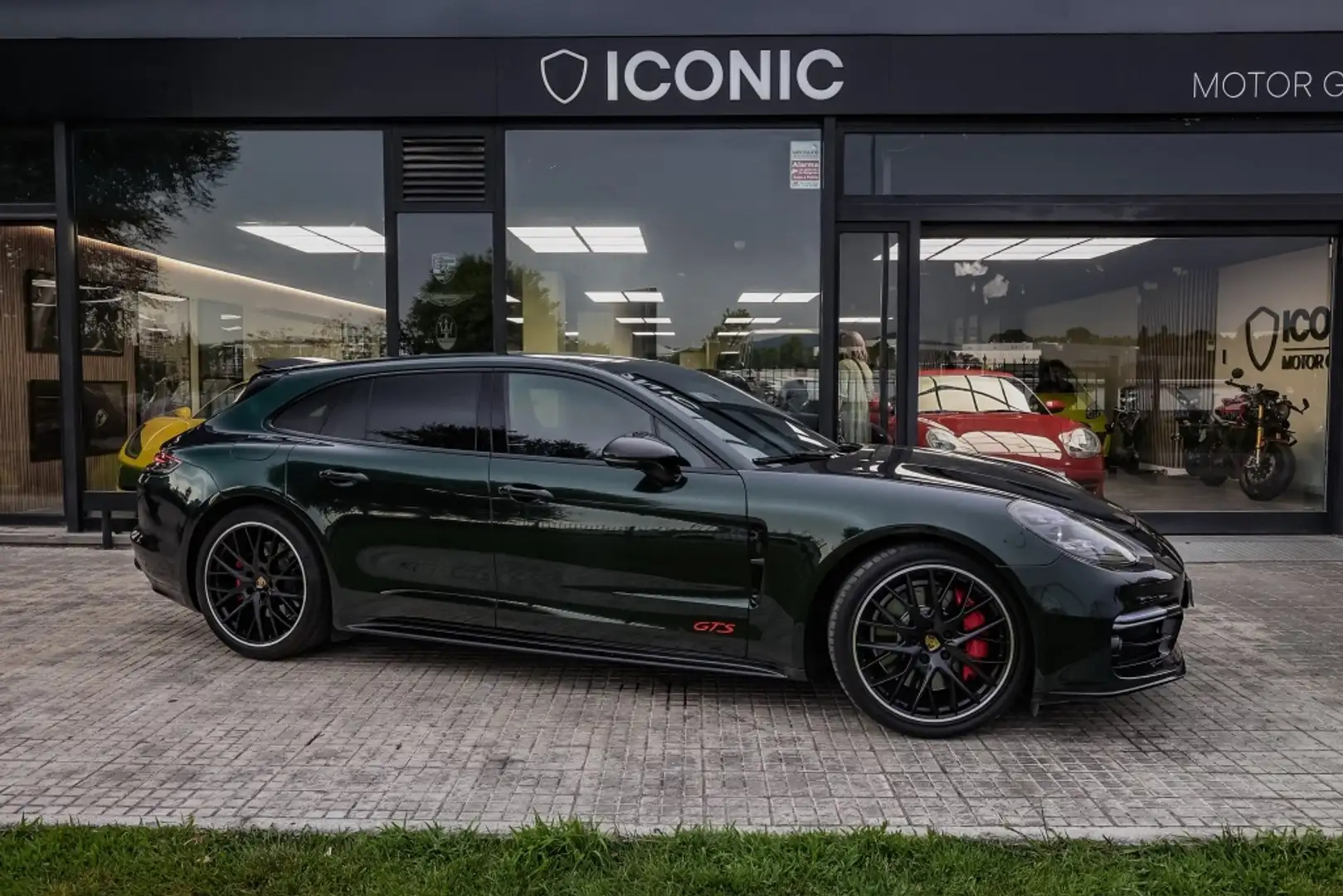 Porsche Panamera GTS Sport Turismo Verde - 1