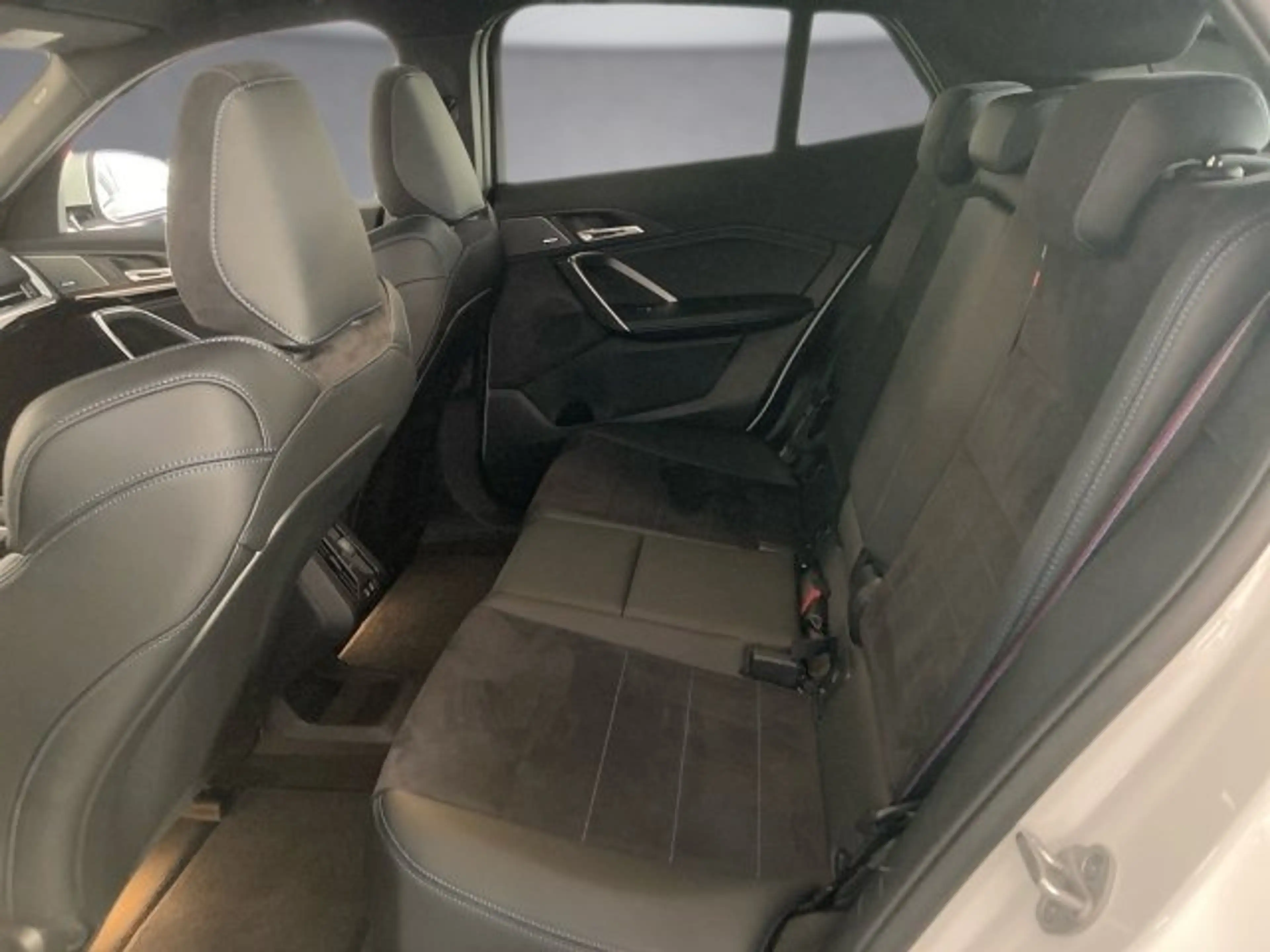 BMW iX2 eDrive20 U10 HB0 — photo 12
