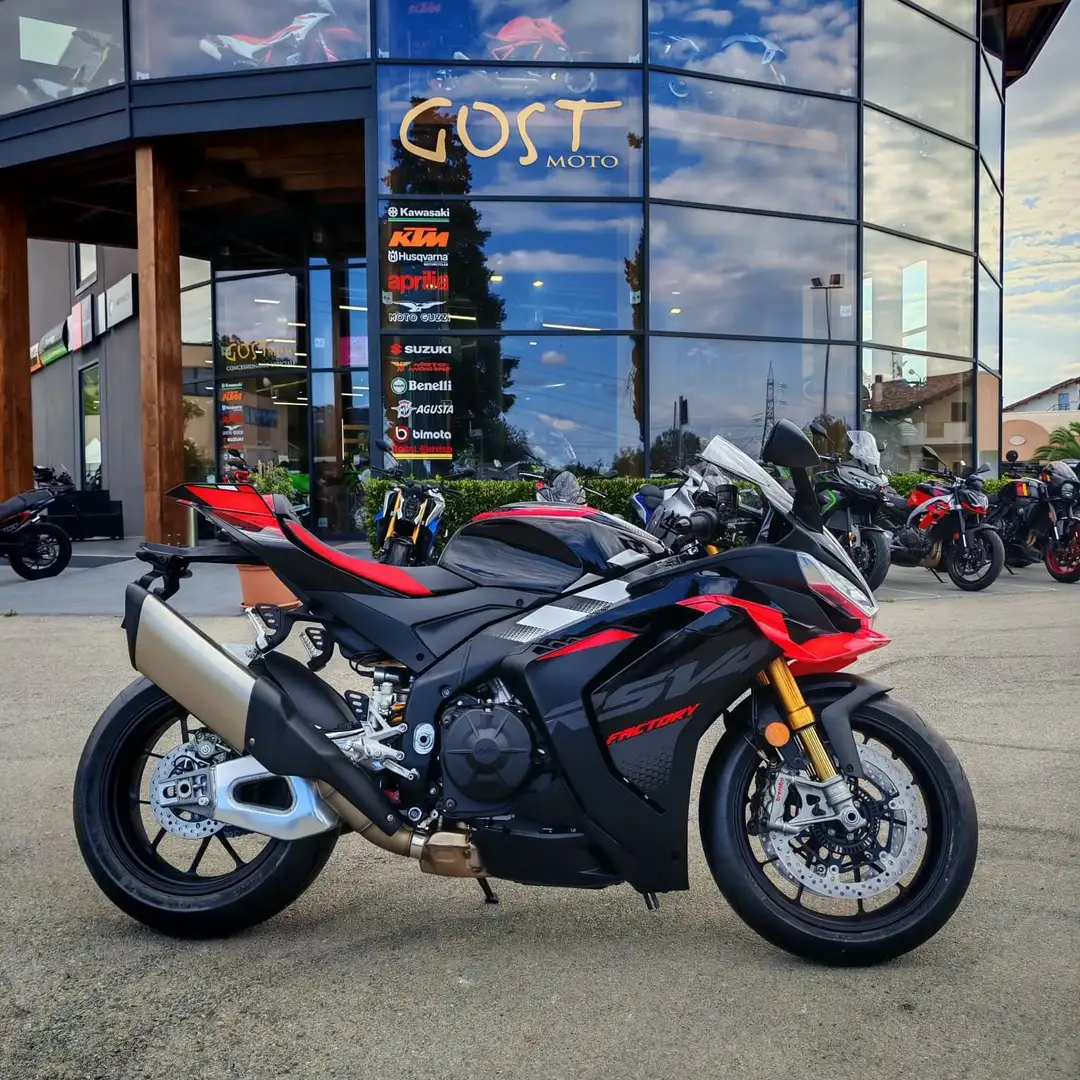 Aprilia RSV4 1100 Factory - 2