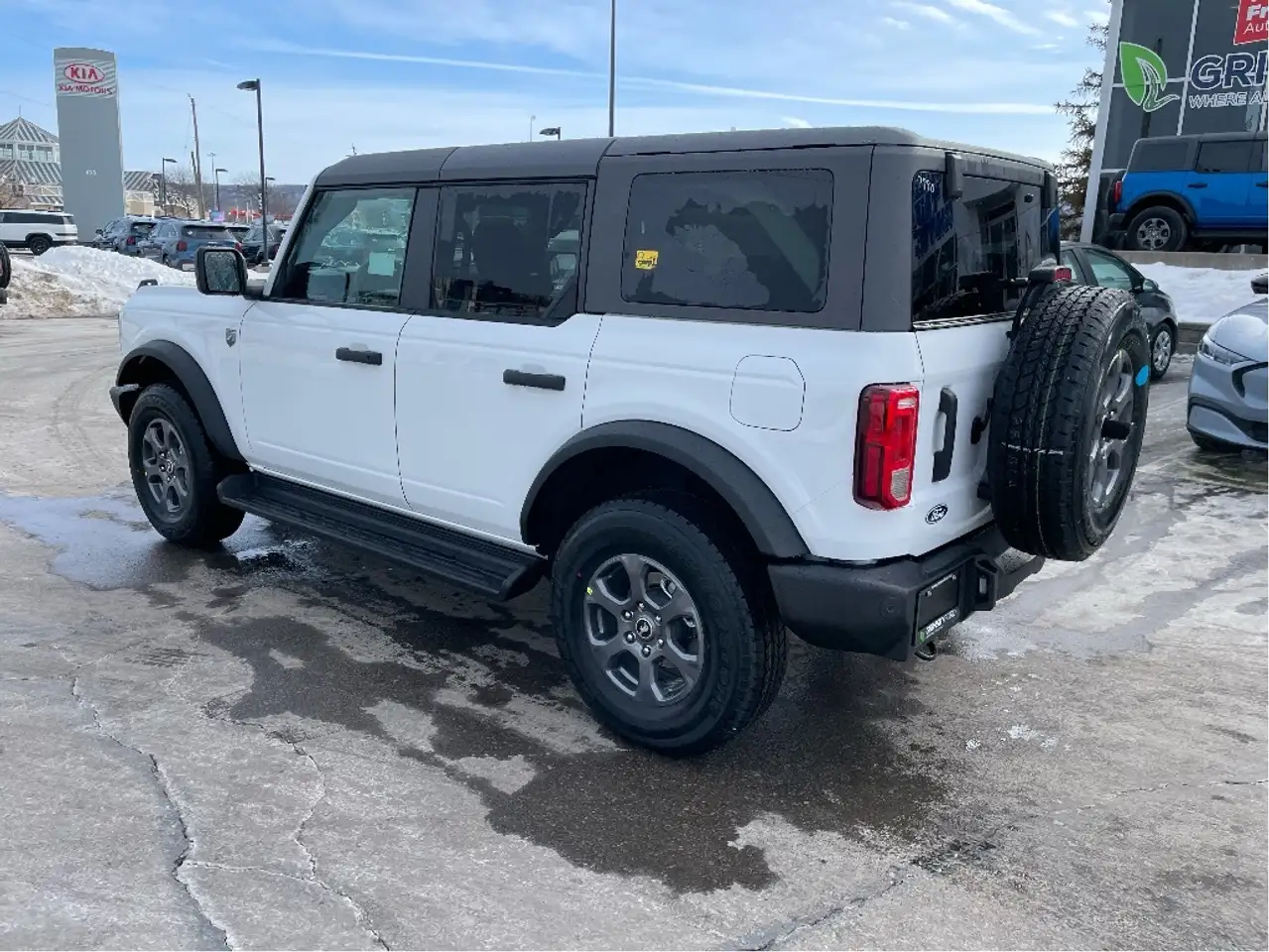 Ford Bronco снимка Ford Bronco