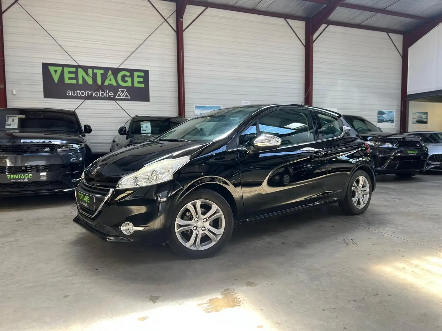 Peugeot 208 208 1.2 PureTech 82ch BVM5 Allure Noir - 1