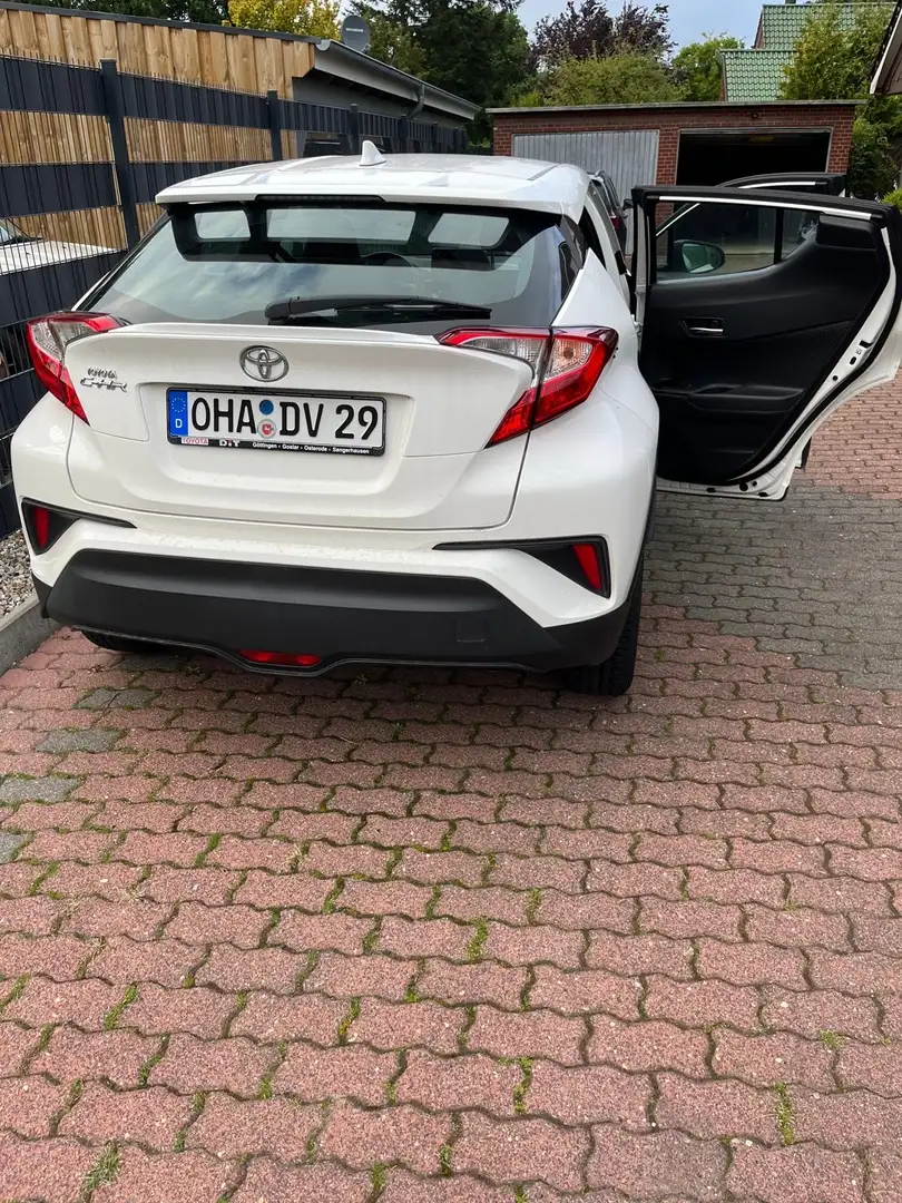Toyota C-HR Weiß - 2