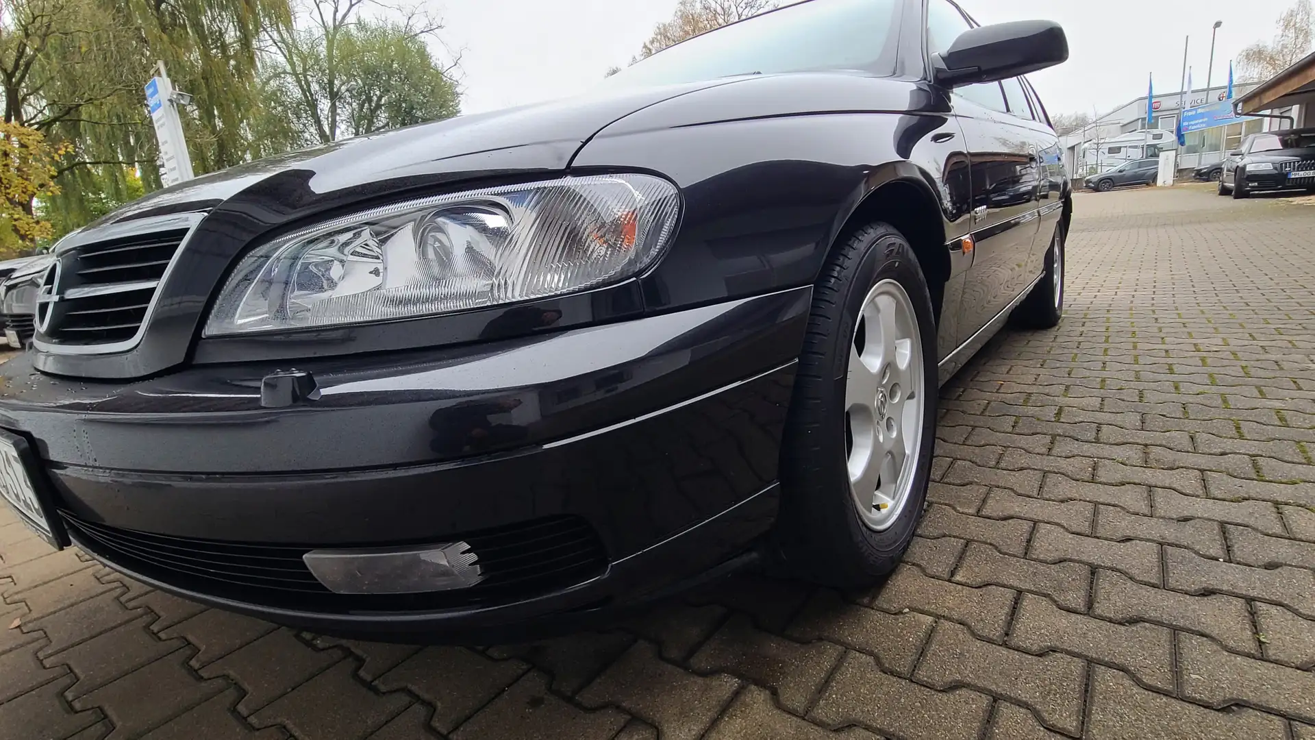 Opel Omega Omega Caravan 2.2 Edition 2000 Fekete - 1