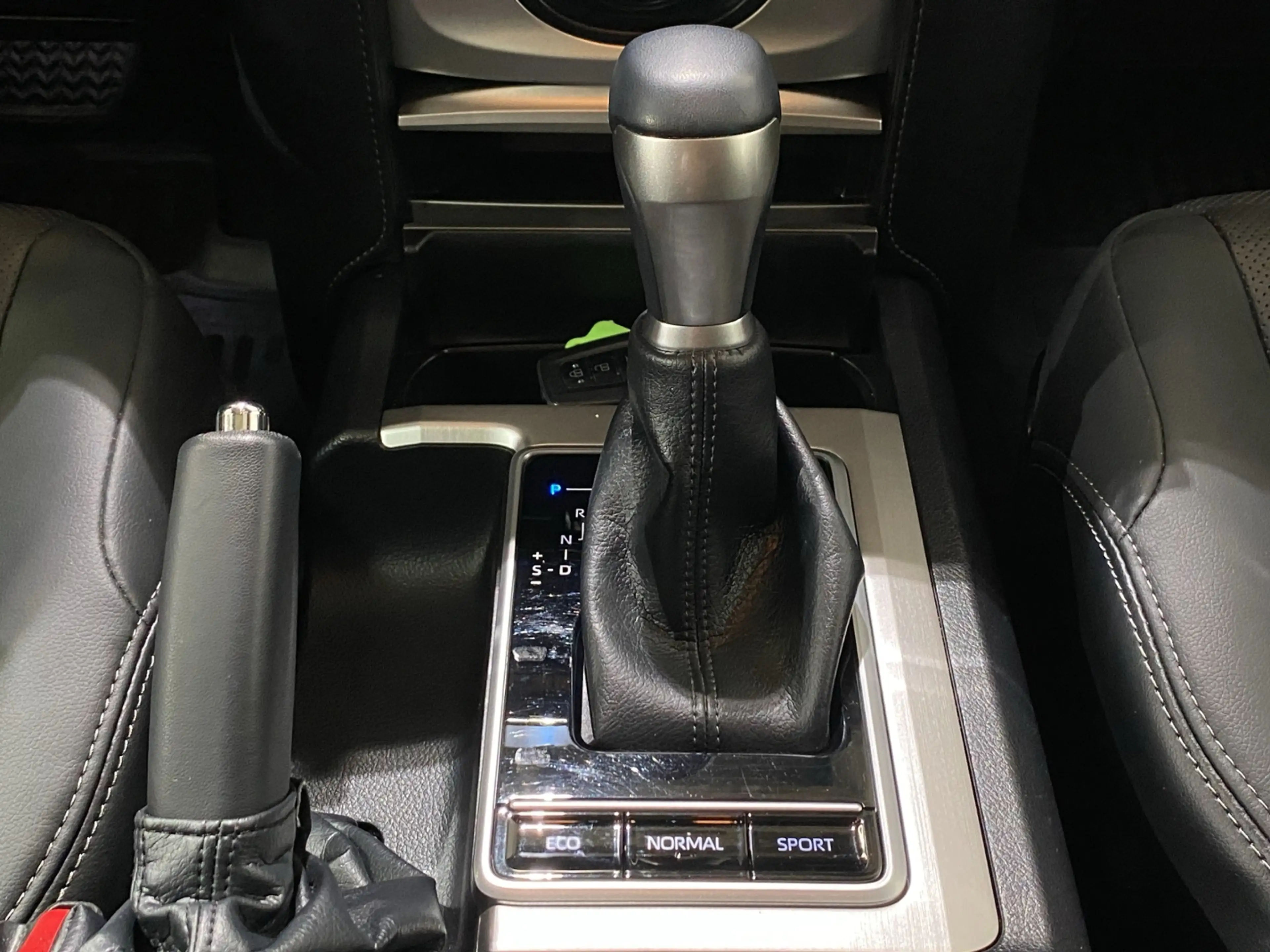 Toyota Land Cruiser 2.8 D4-D 4x4 Executive / Navi LED — photo 8