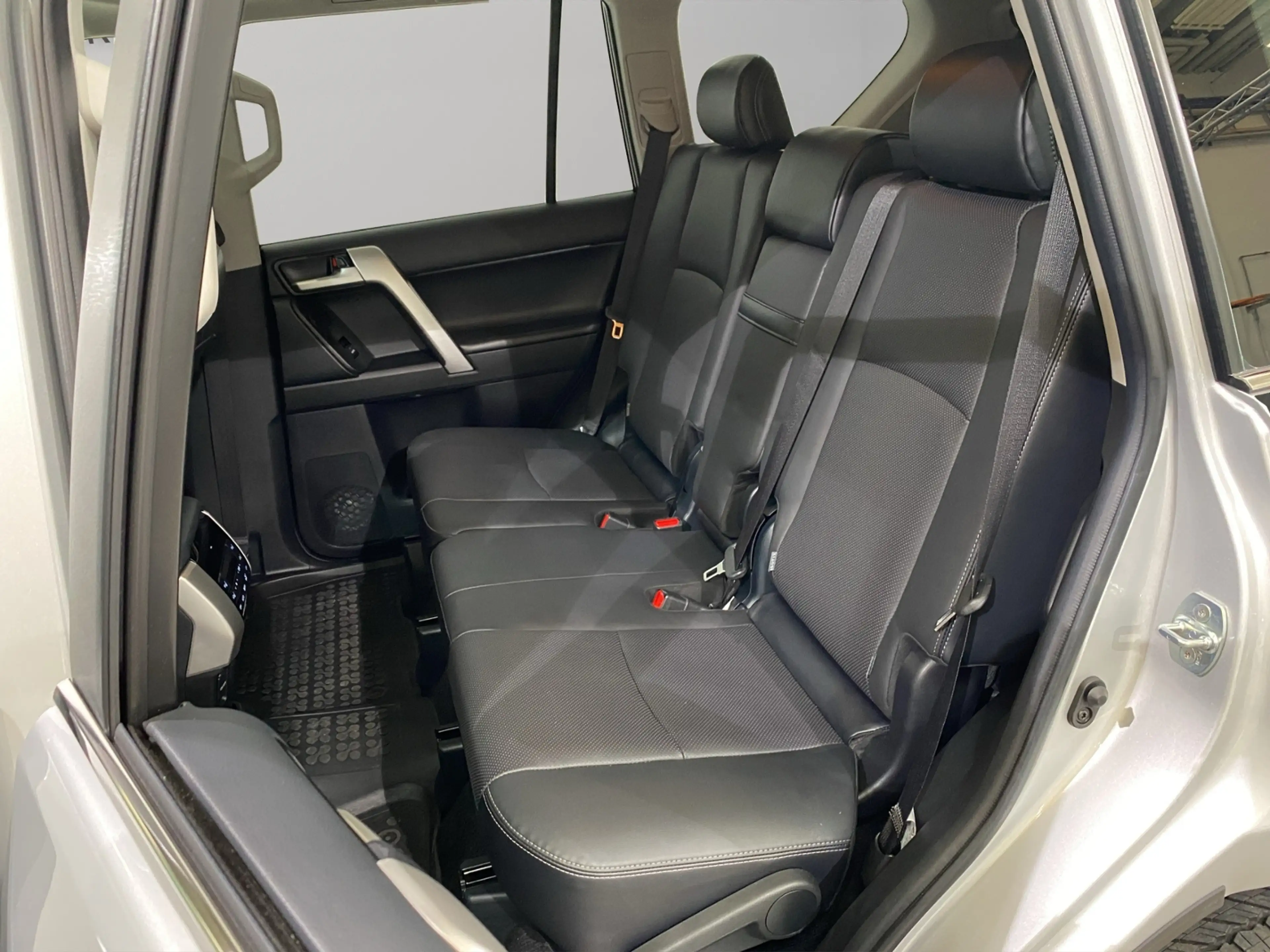 Toyota Land Cruiser 2.8 D4-D 4x4 Executive / Navi LED — photo 9